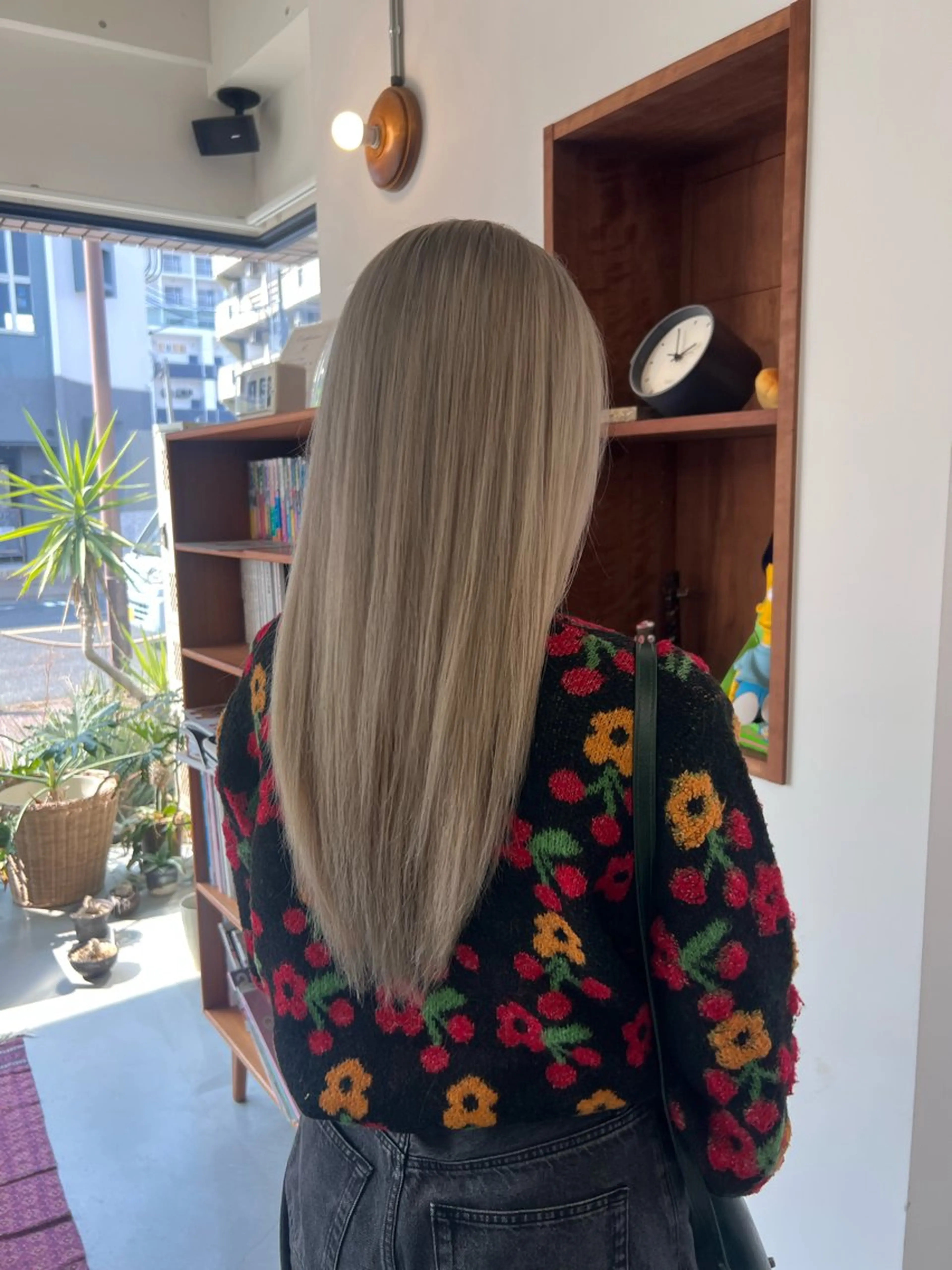 ロング カット ヘアカラー 石川 実咲のヘアスタイル