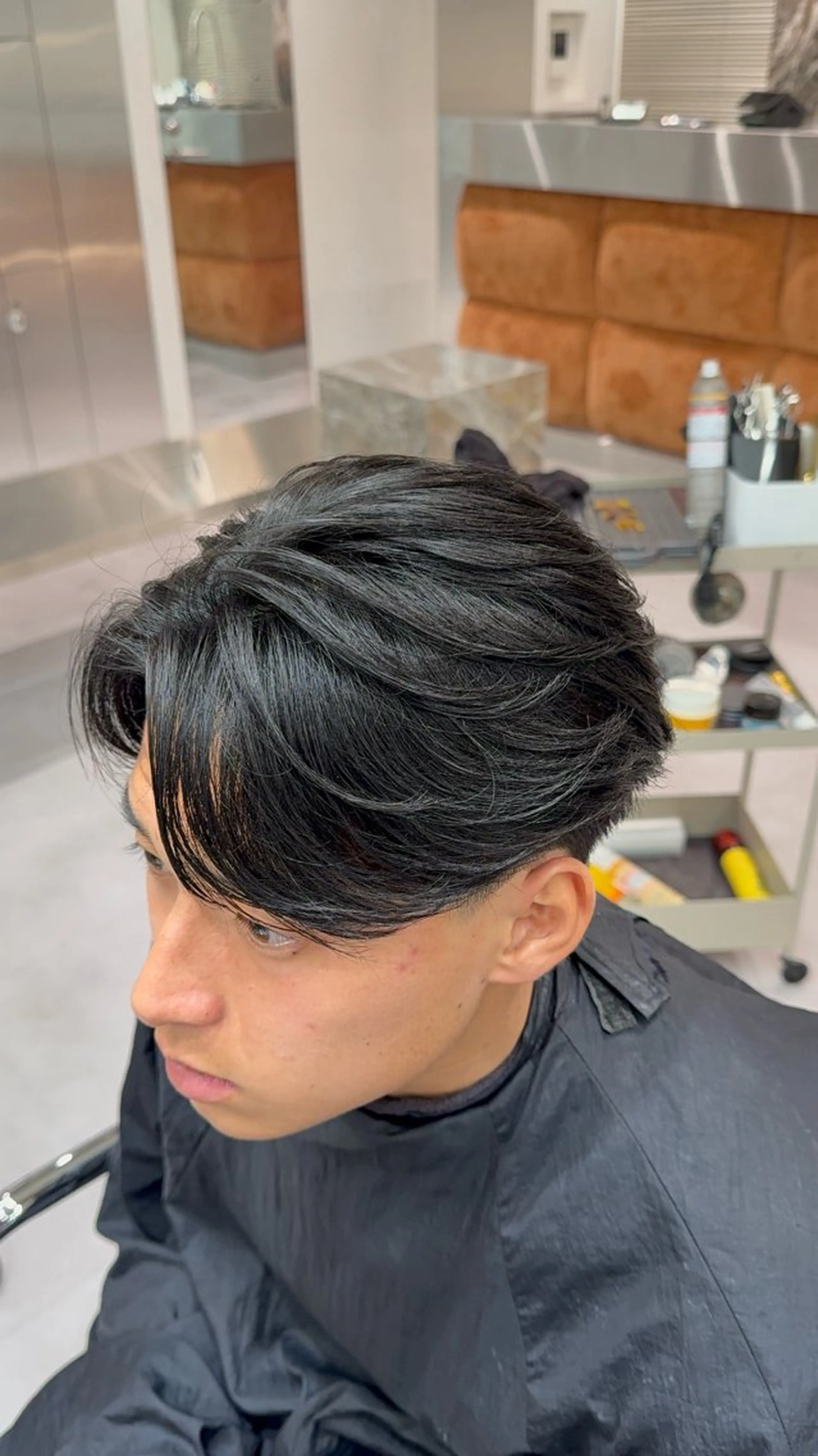 ショート パーマ メンズ センターパート フェードカット メンズパーマ ショートヘア ニュアンスパーマ カット パーマ トリートメント MEN’S SALON HAVANA所属・渋谷/フェード /メンズパーマ/千尋のヘアスタイル