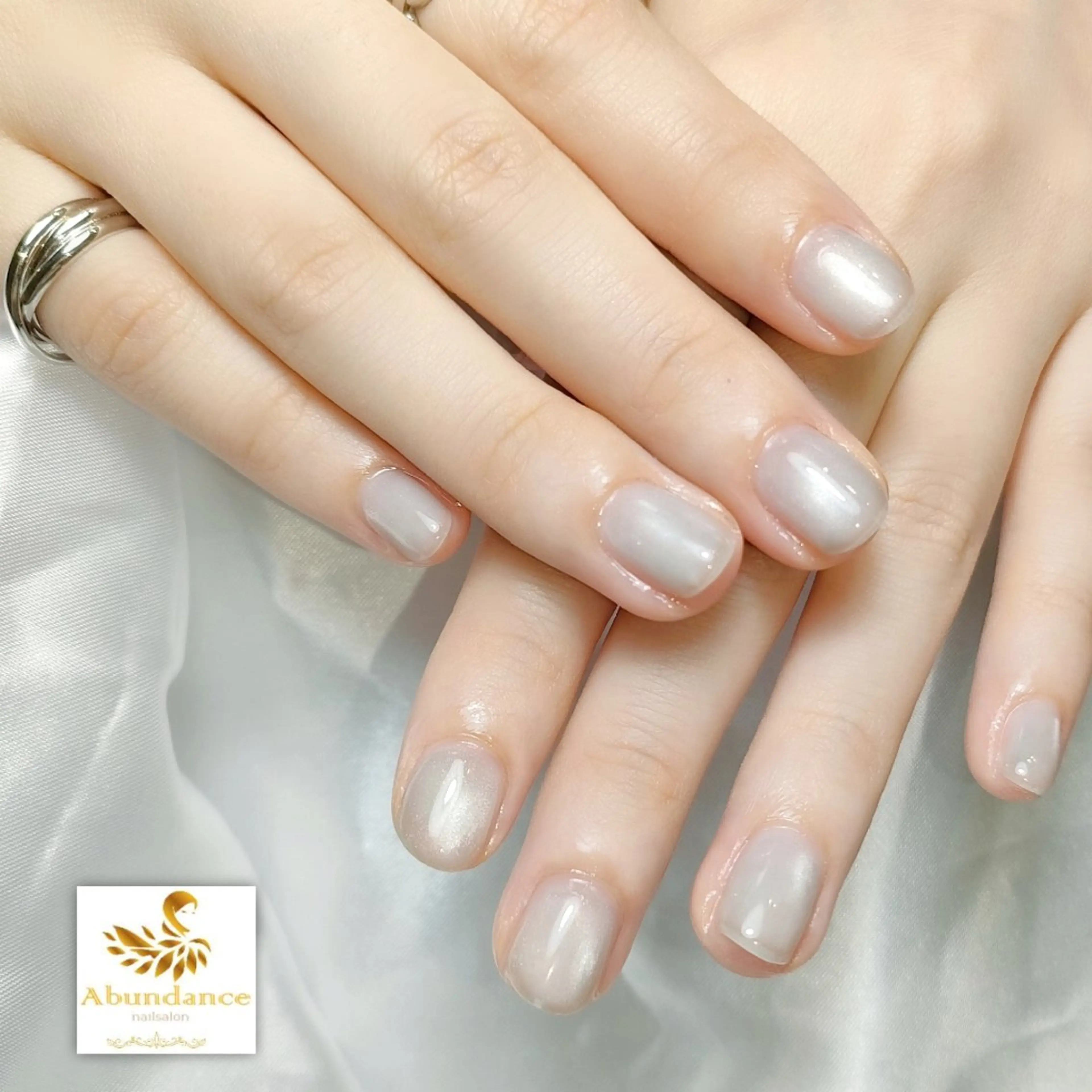 ネイル 水色 シルバー ハンドネイル 完全予約制個室サロン Abundancesのネイルデザイン