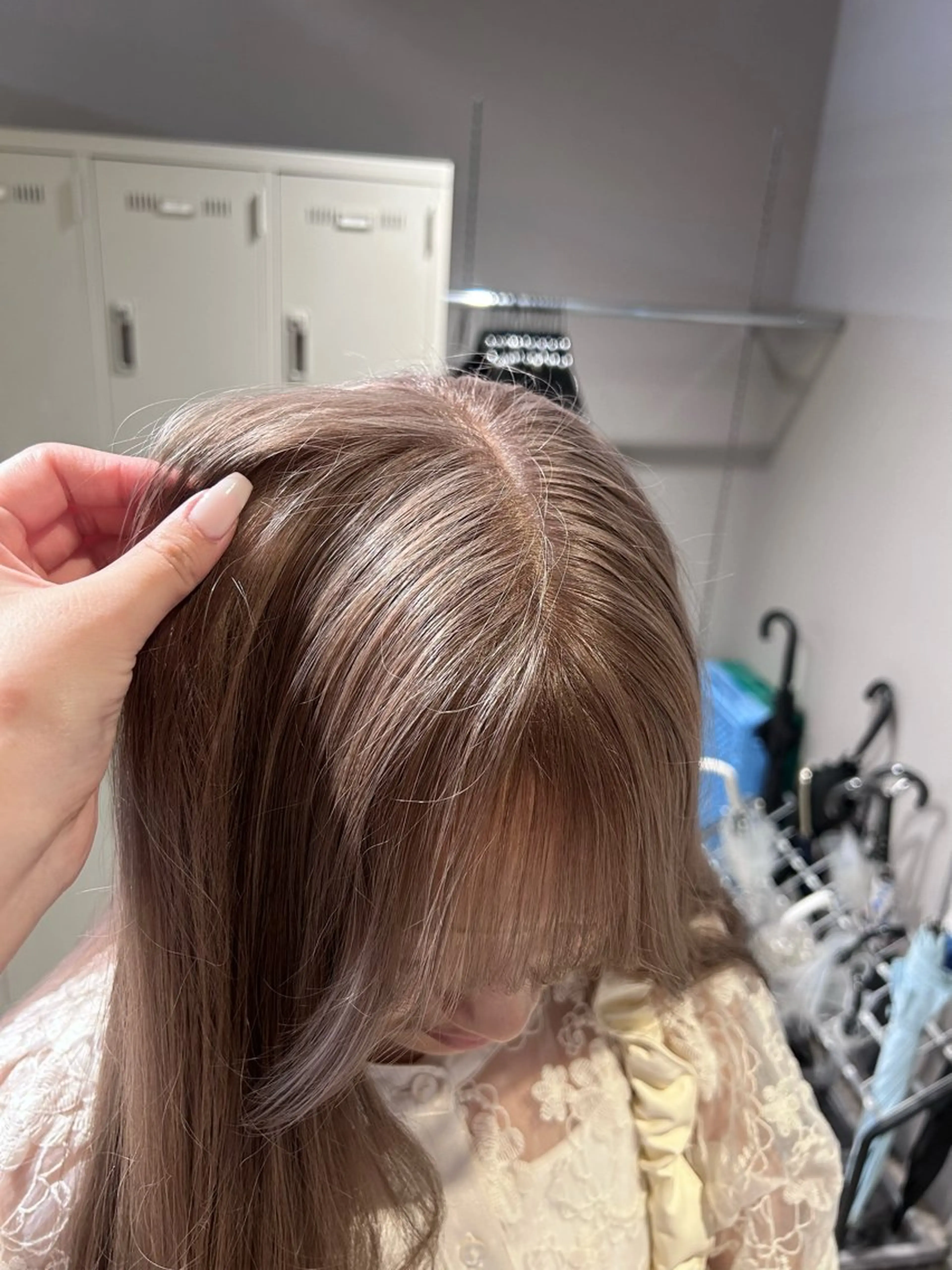 カラー ヘアカラー 透明感ベージュ🤎 ナチュラルレイヤーのヘアスタイル