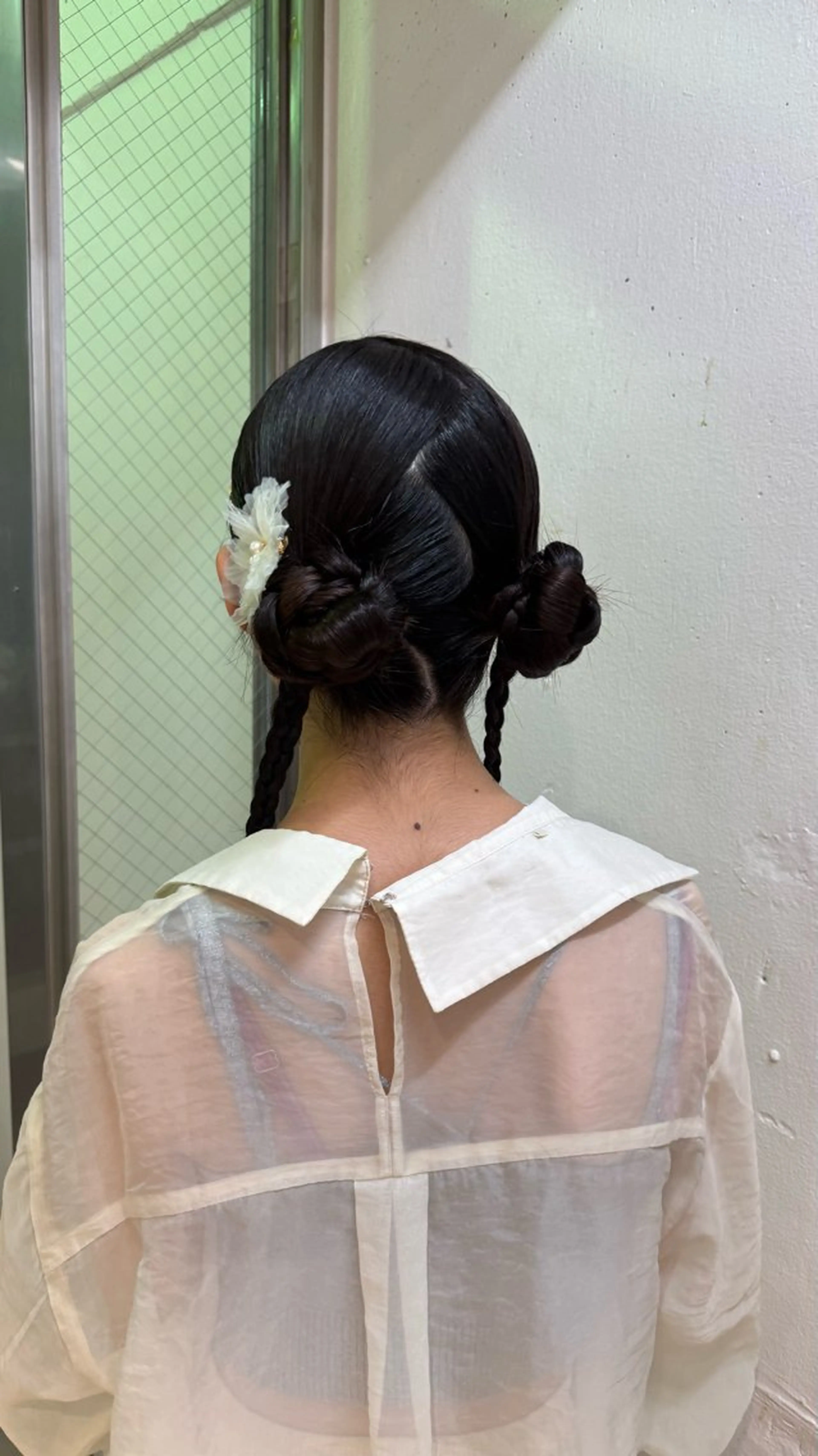 ロング ヘアアレンジ お団子ヘア ヘアセット 暖色カラー/ ストレート/くるみのヘアスタイル