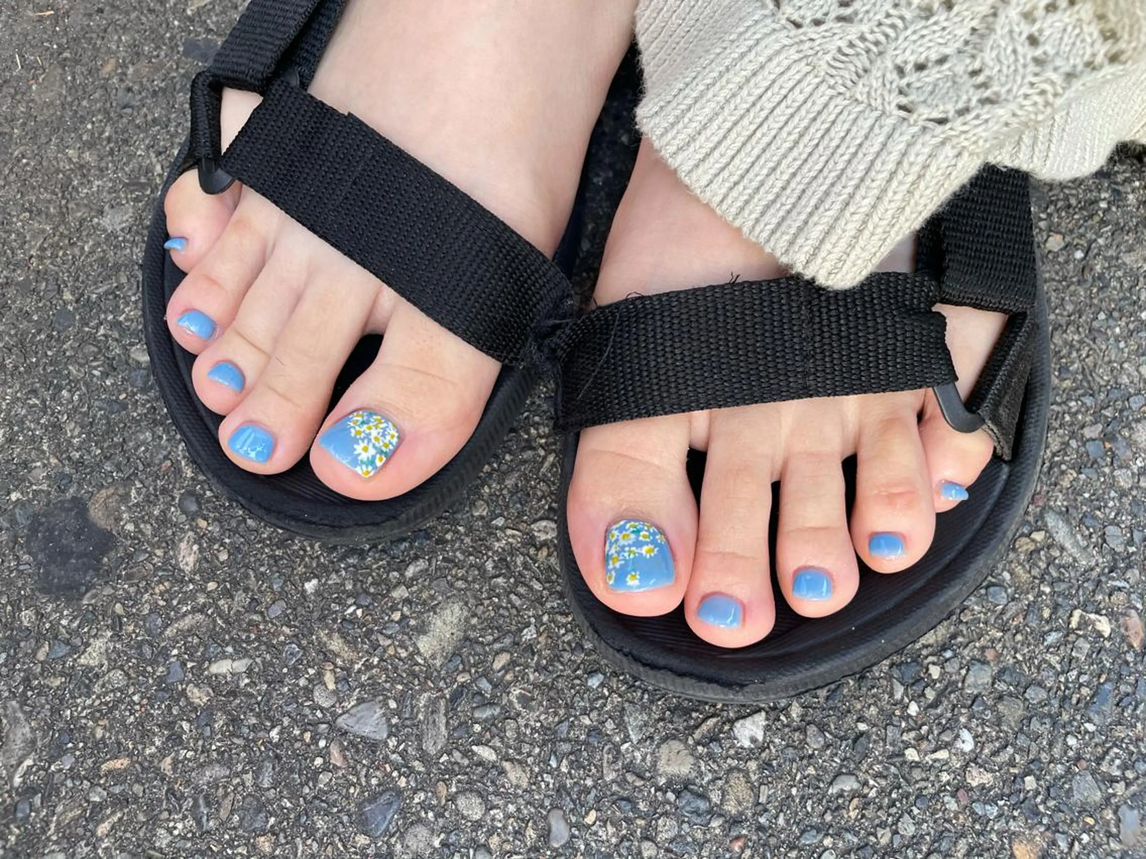 ネイル フットネイル はばすみれ🎀ﾈｲﾙ 光ﾌｪｲｼｬﾙ ﾍｱのネイルデザイン