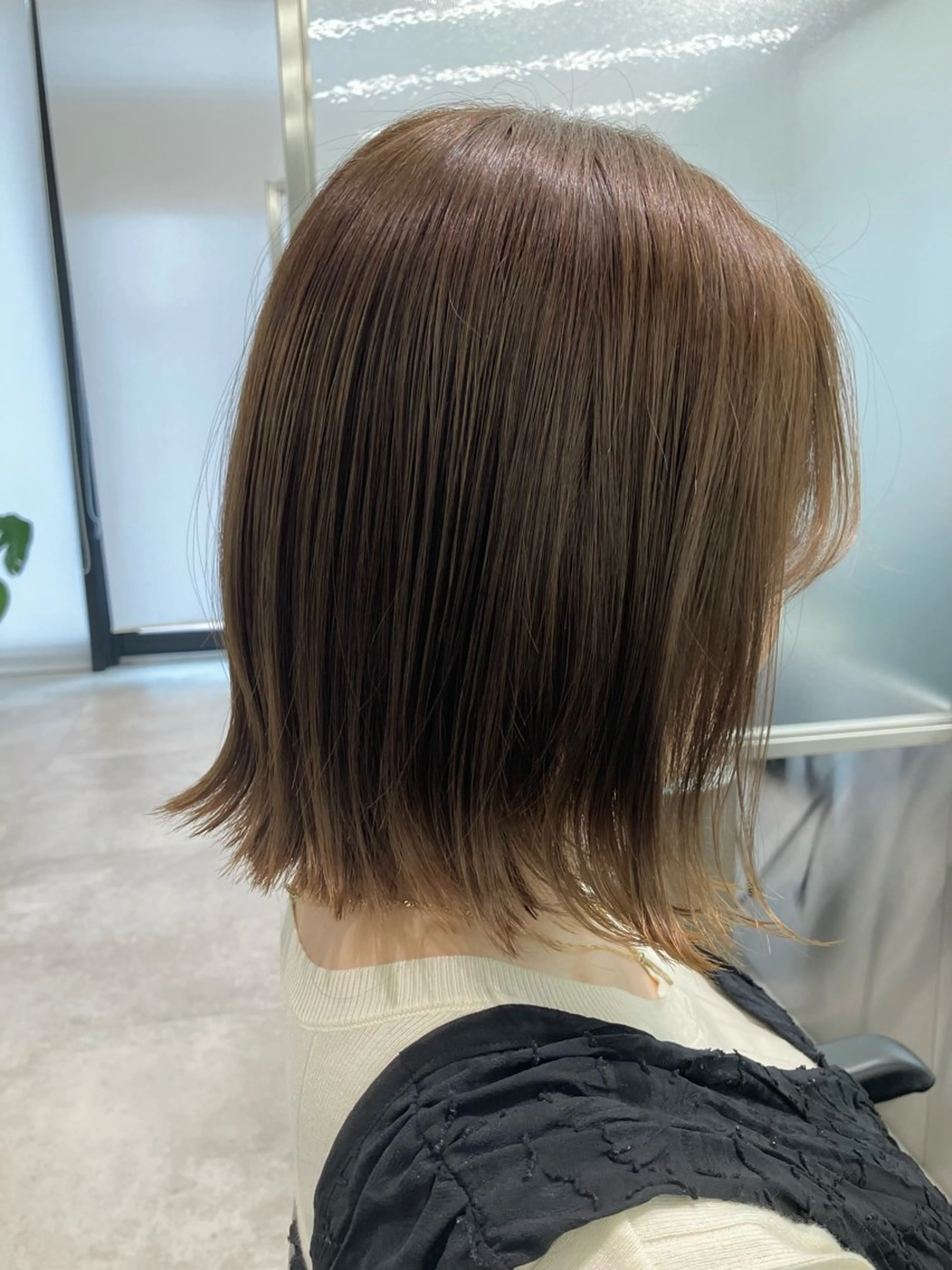 ミディアム カラー アッシュ ベージュカラー ブリーチ ブリーチなしカラー くせ毛 髪質改善/艶カラー 縮毛矯正/みほのヘアスタイル