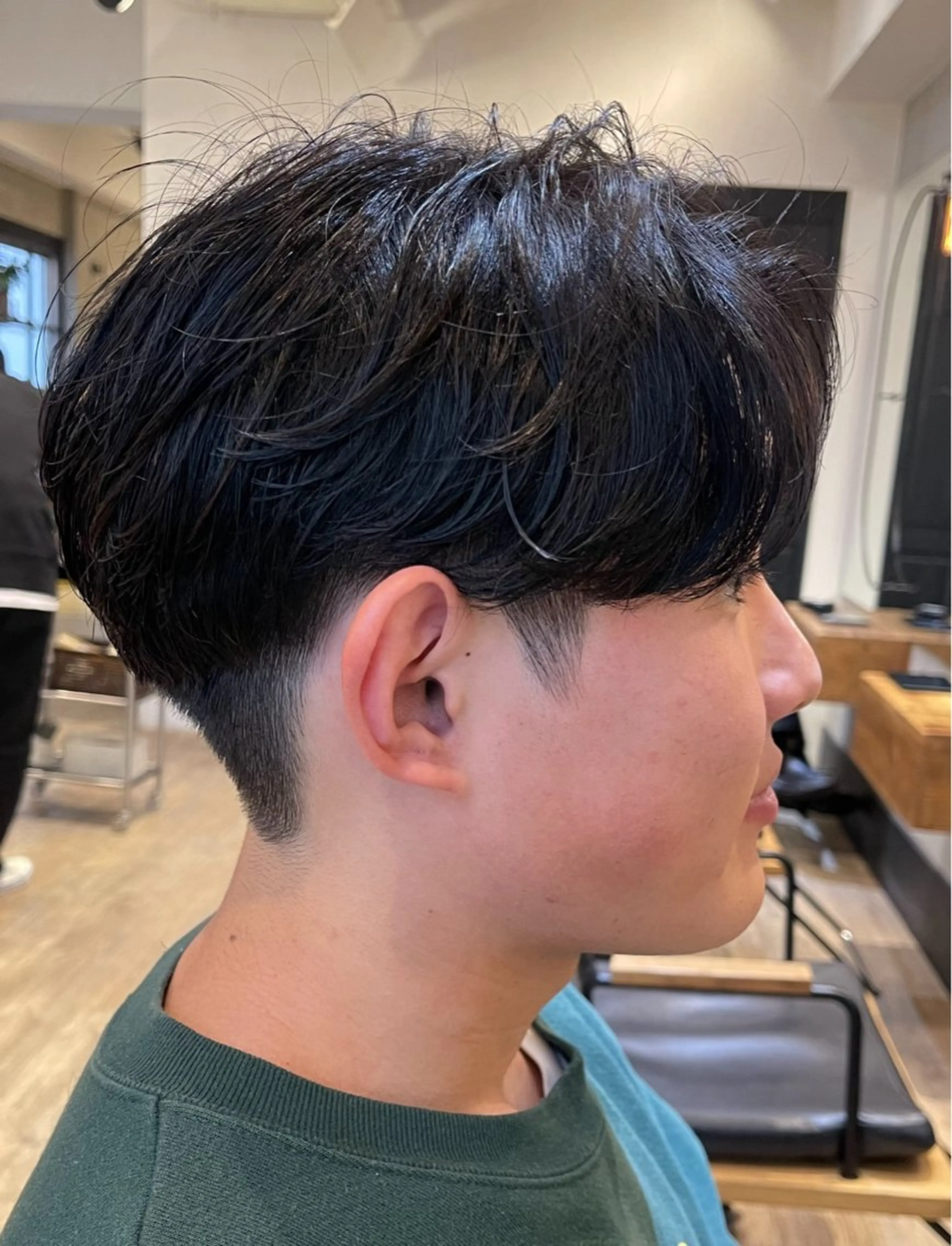 ショート パーマ メンズ ビジネス フェードカット メンズ韓国風 マッシュ メンズパーマ カット パーマ トリートメント ヘアセット lana hair 新宿髪質改善トリートメント新宿三丁目【ラナヘアー】所属・新宿メンズ専門 モテ清潔感パーマ特化のヘアスタイル