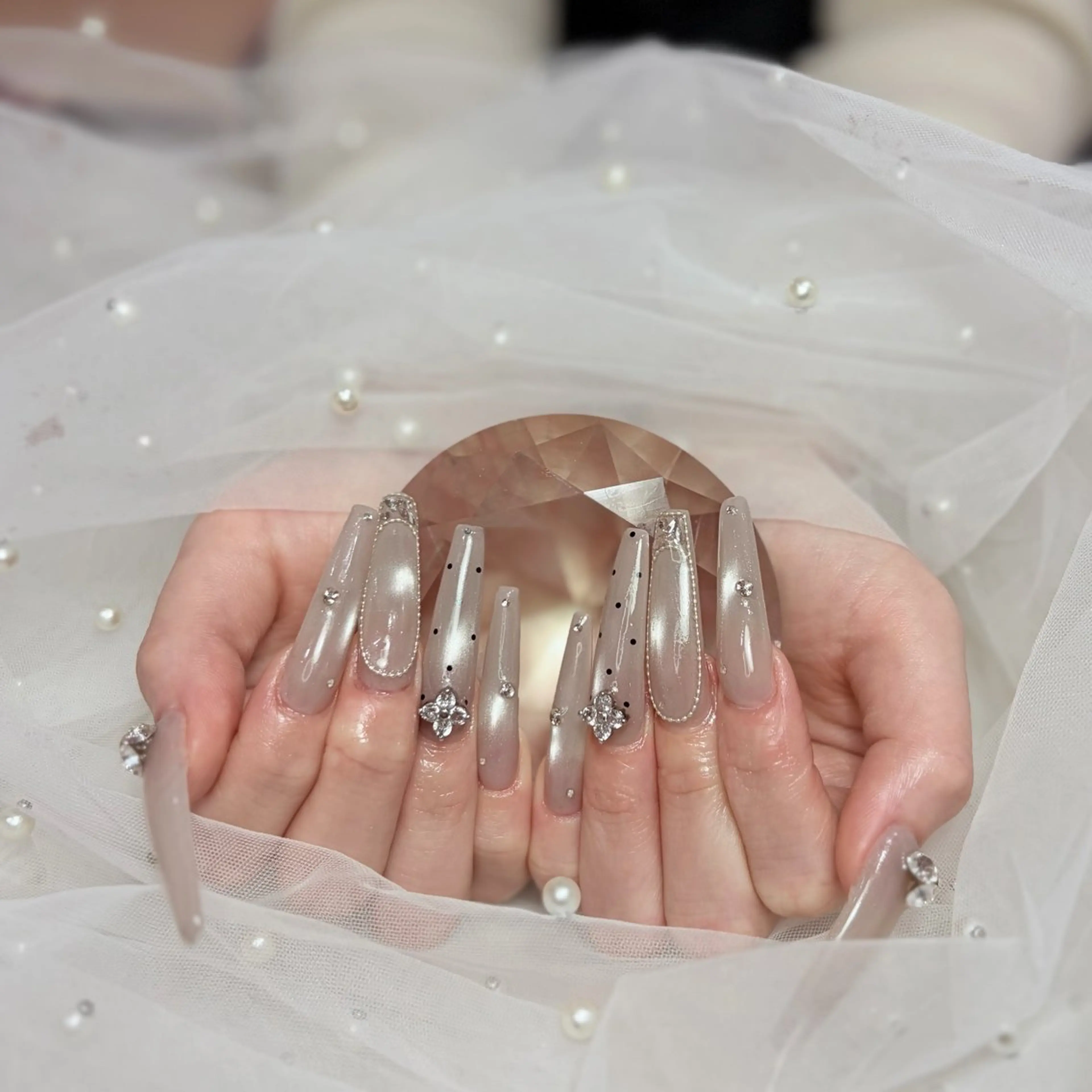 ネイル フットネイル 𝐴𝑘𝑎𝑟𝑖 🤎のネイルデザイン