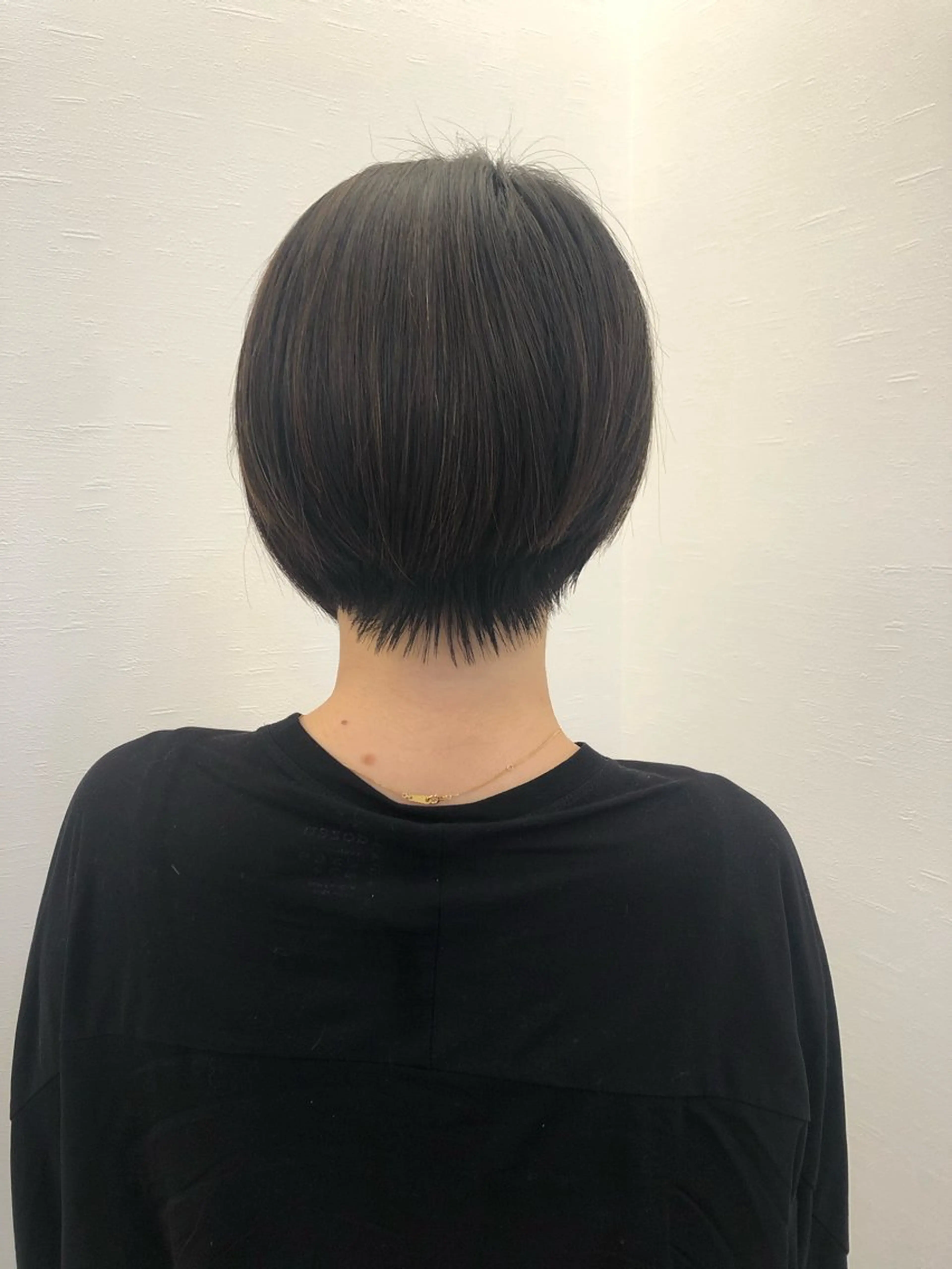 ショート ツノガイ エリのヘアスタイル