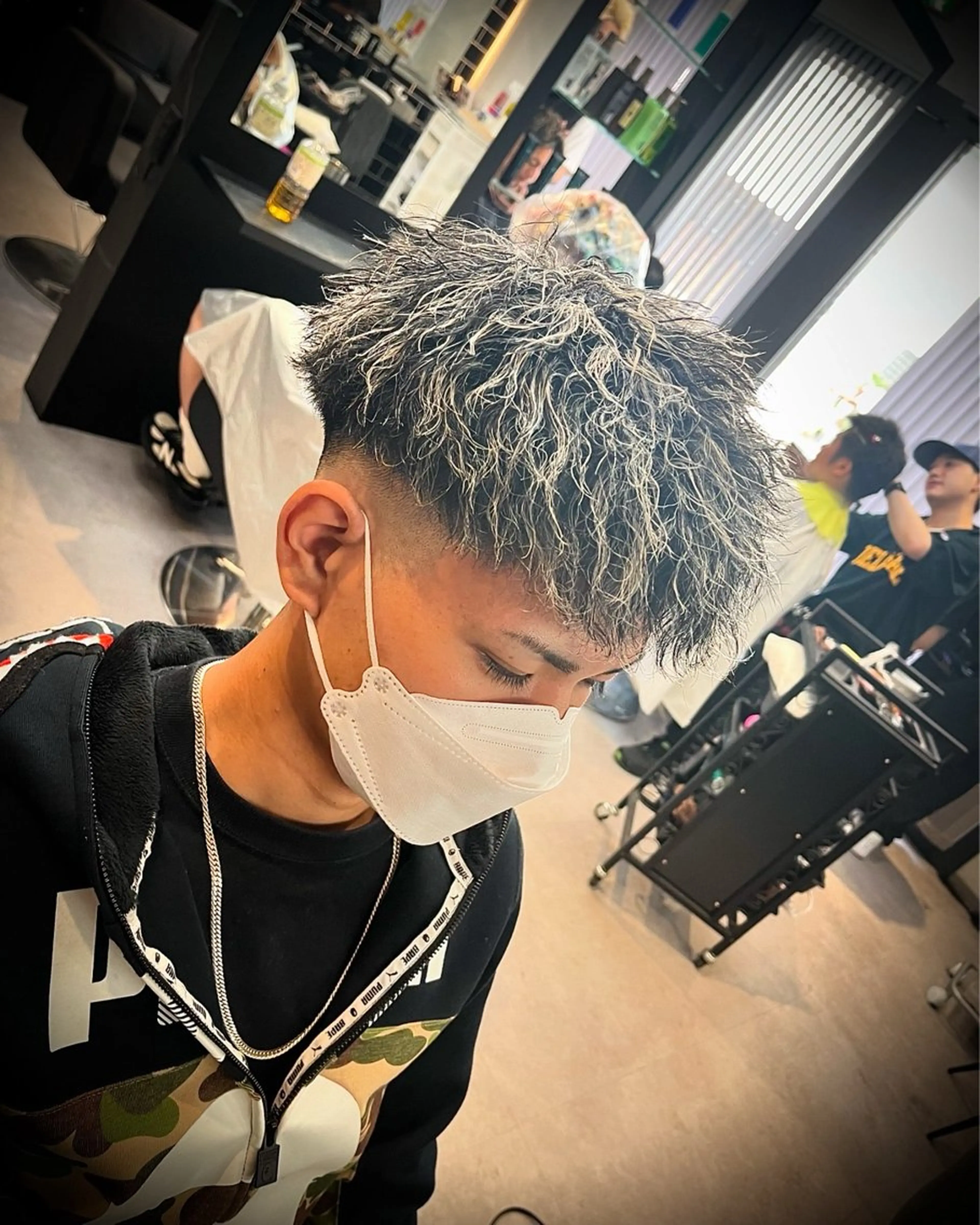 ショート カラー パーマ ヘアアレンジ メンズ メンズメッシュ メンズパーマ ツイストスパイラルパーマ メッシュ スパイラルパーマ カット ヘアカラー パーマ ヘアセット men'slapis YUTOのヘアスタイル