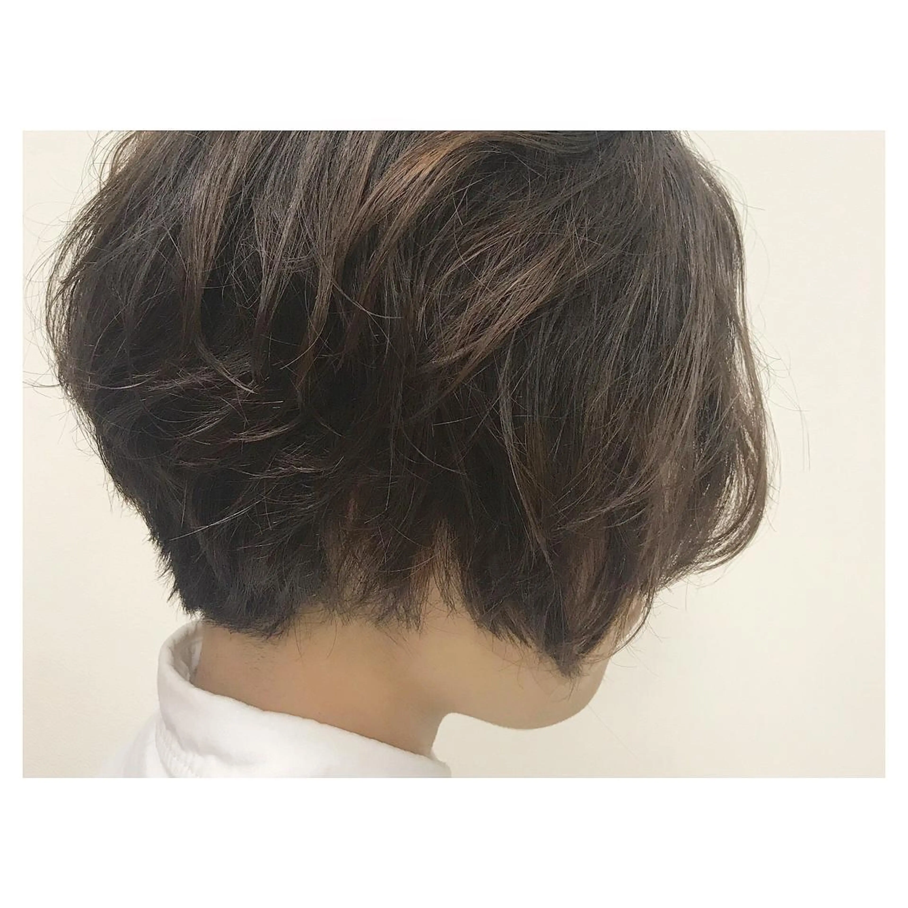 ショート パーマ ショートボブ ボブ ショートヘア ニュアンスパーマ ﾊｲﾄｰﾝ/ｼｮｰﾄ 村上淳乃🐥のヘアスタイル