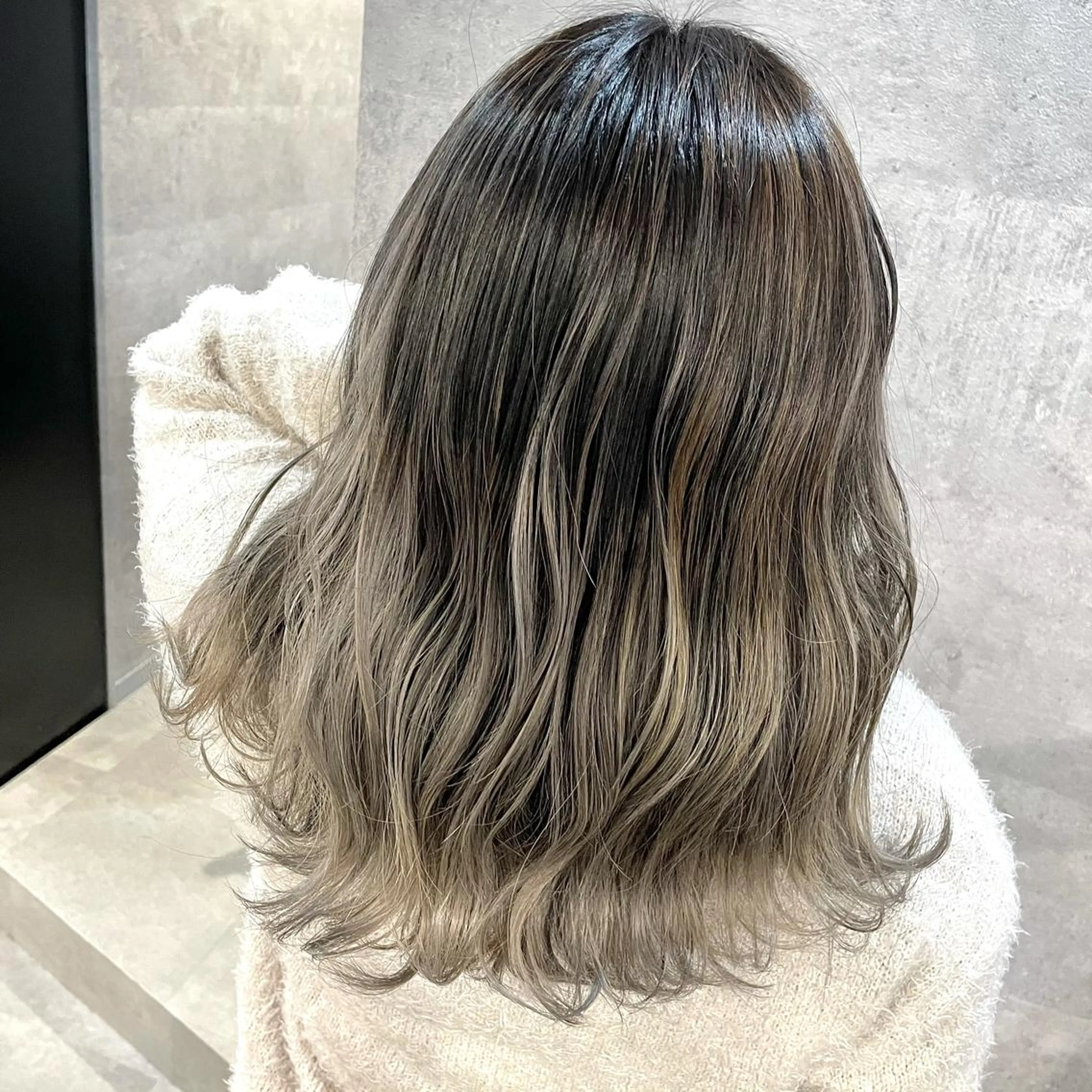 セミロング カラー バレイヤージュ レイヤーカット ✨ハイトーン✨ 濱田知孝のヘアスタイル