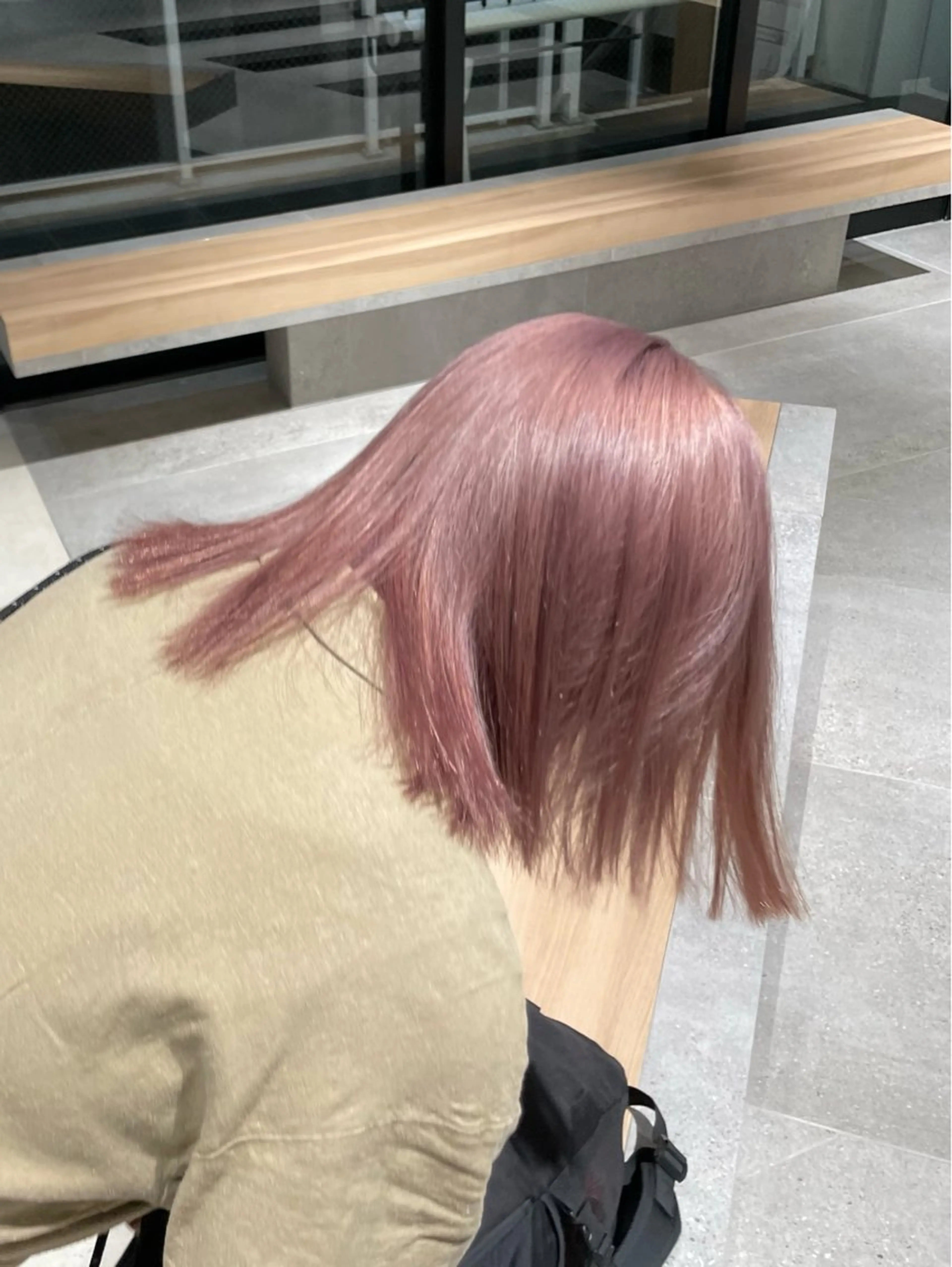 ミディアム カラー ベージュカラー ブリーチ ハイトーンカラー ピンクカラー ピンクベージュ ハイトーンカラー/ ダブルカラー/EMIのヘアスタイル