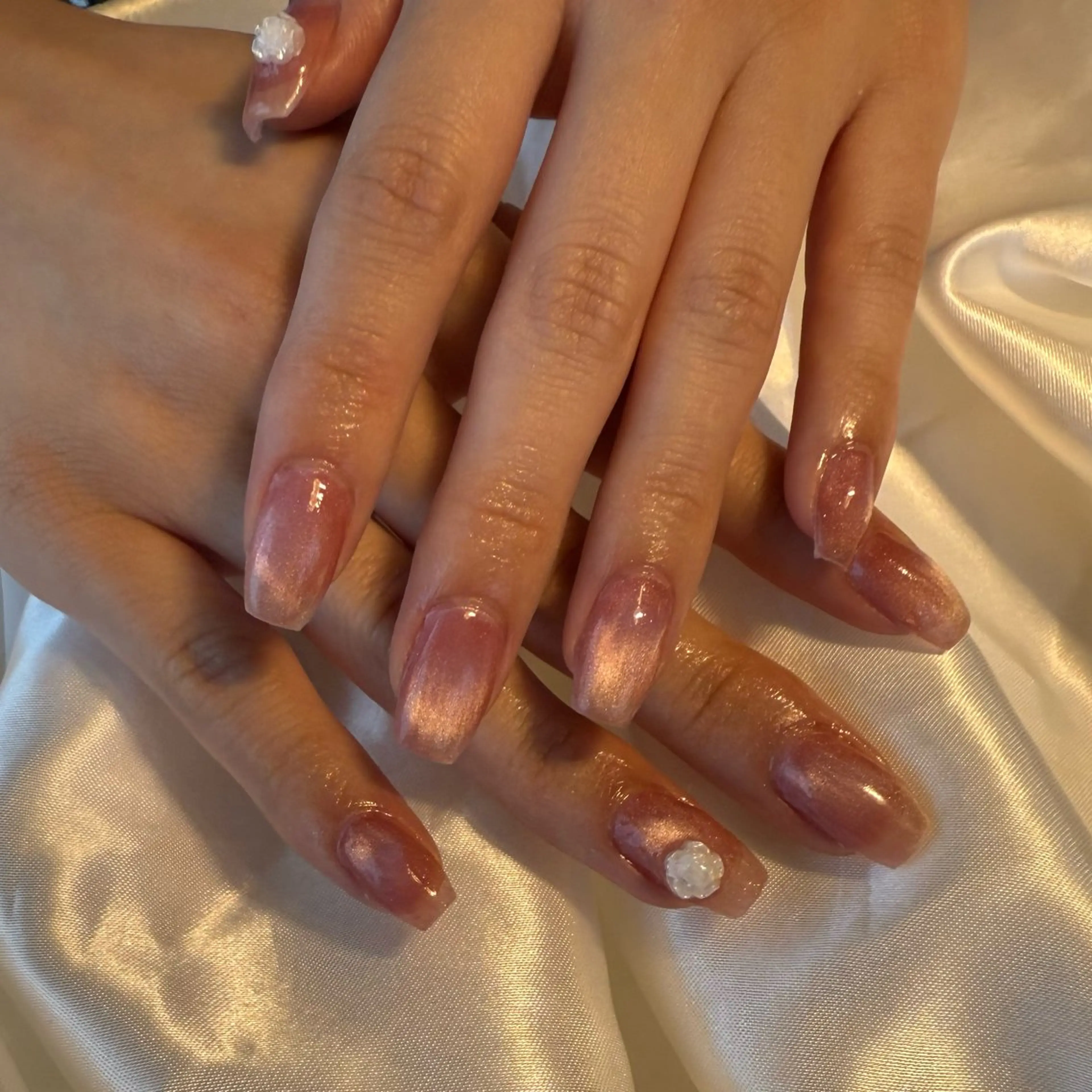 ネイル 氷ネイル・うるうるネイル マグネットネイル ピンク ハンドネイル bylily yuriのネイルデザイン