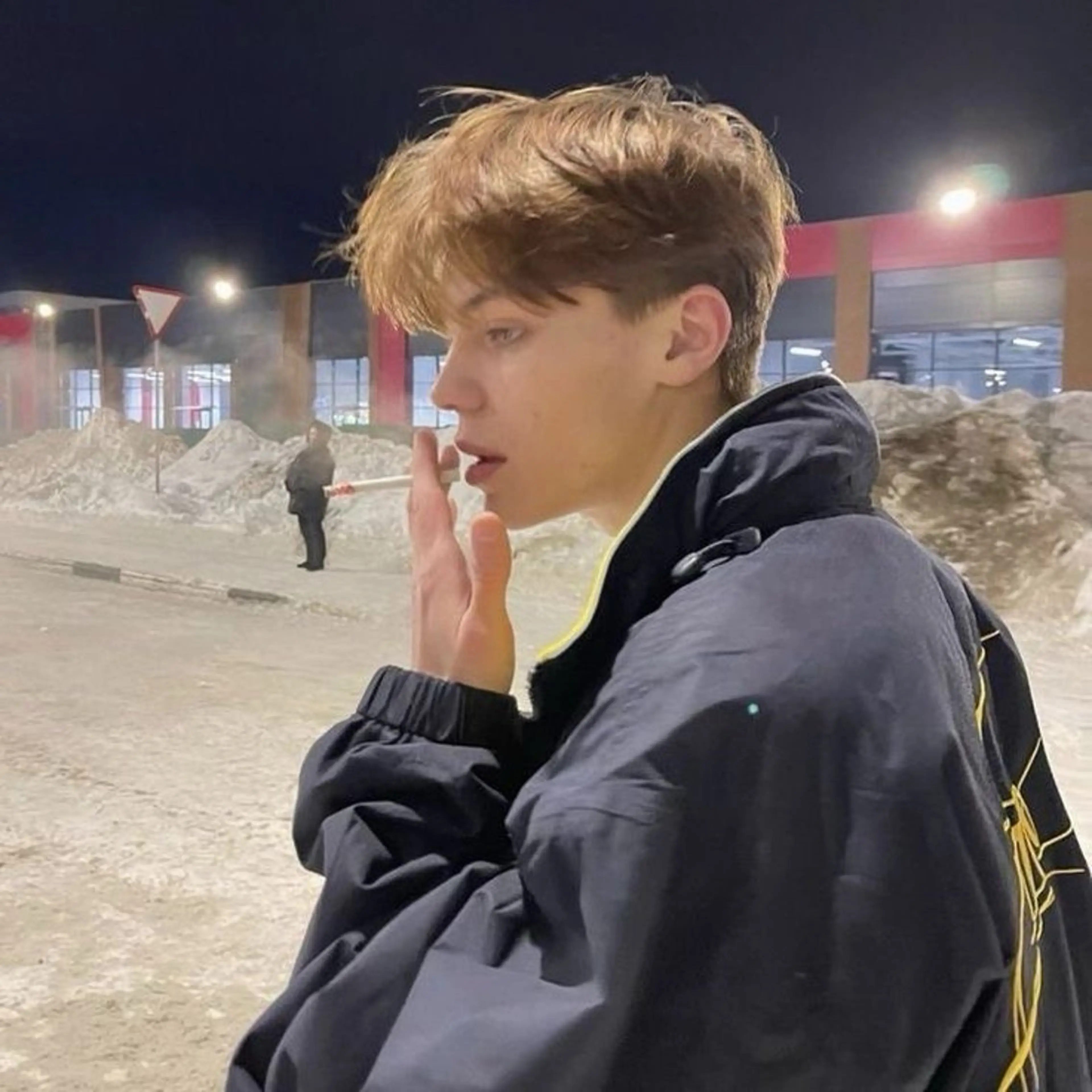 ミディアム カラー ブリーチ 透明感カラー ハイライトカラー 外国人風カラー ハイライト 新宿メンズパーマ ヨモギダのヘアスタイル