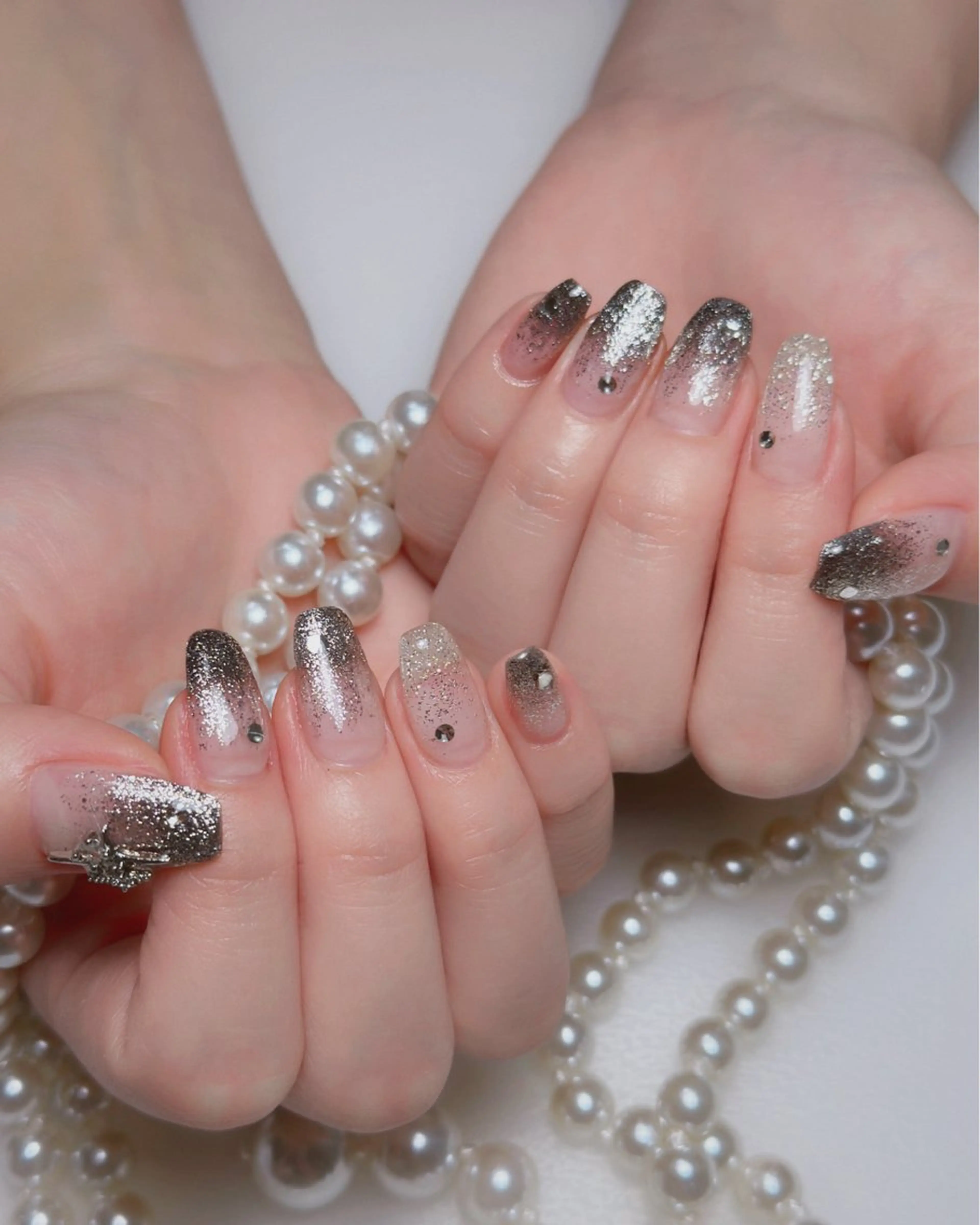 ネイル オーロラネイル 長さ出し フットネイル 韓国ネイル ラメ(グリッター) ハンドネイル 👍thumbs up nail👍のネイルデザイン