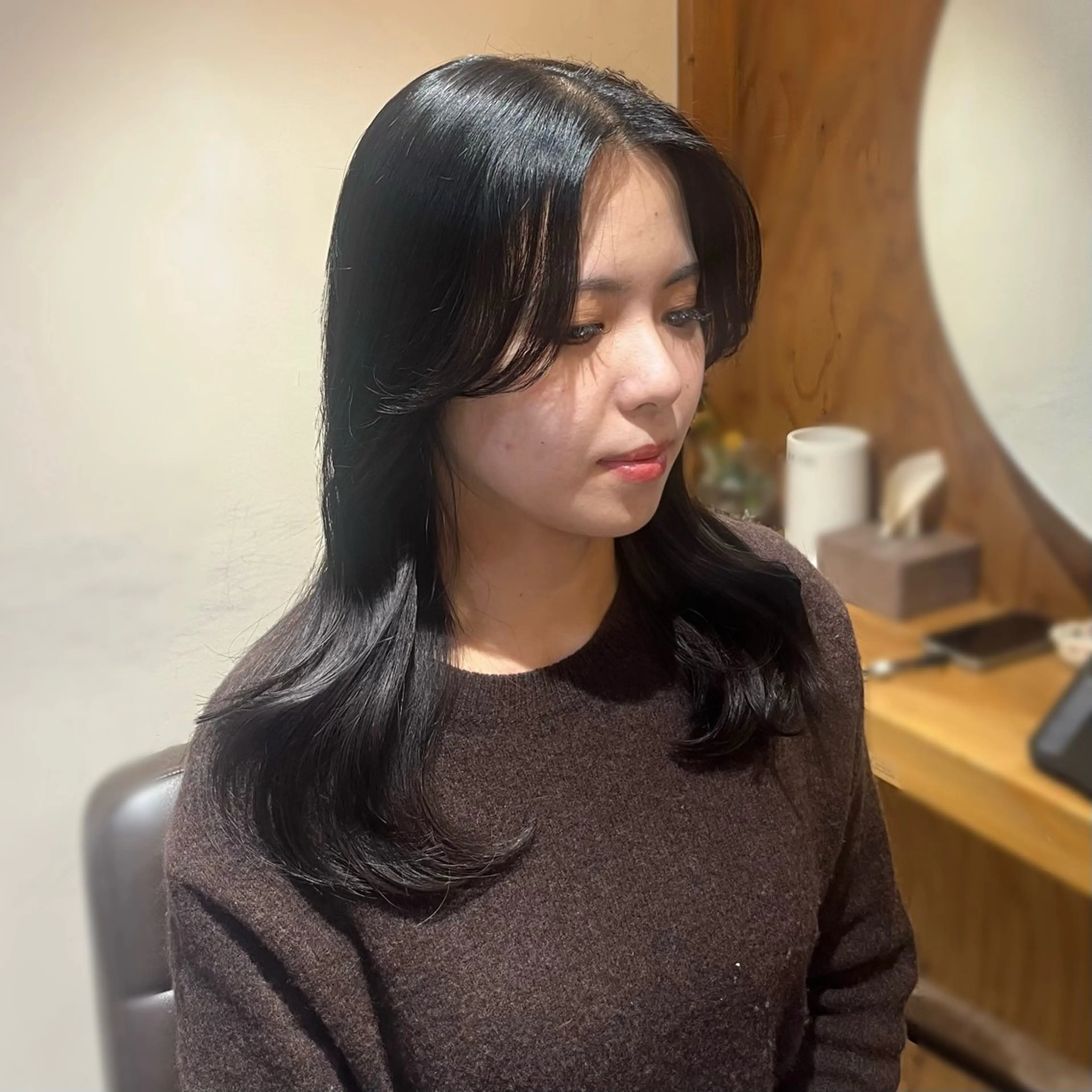 セミロング 塩川ももこ/ 自然な縮毛矯正のヘアスタイル
