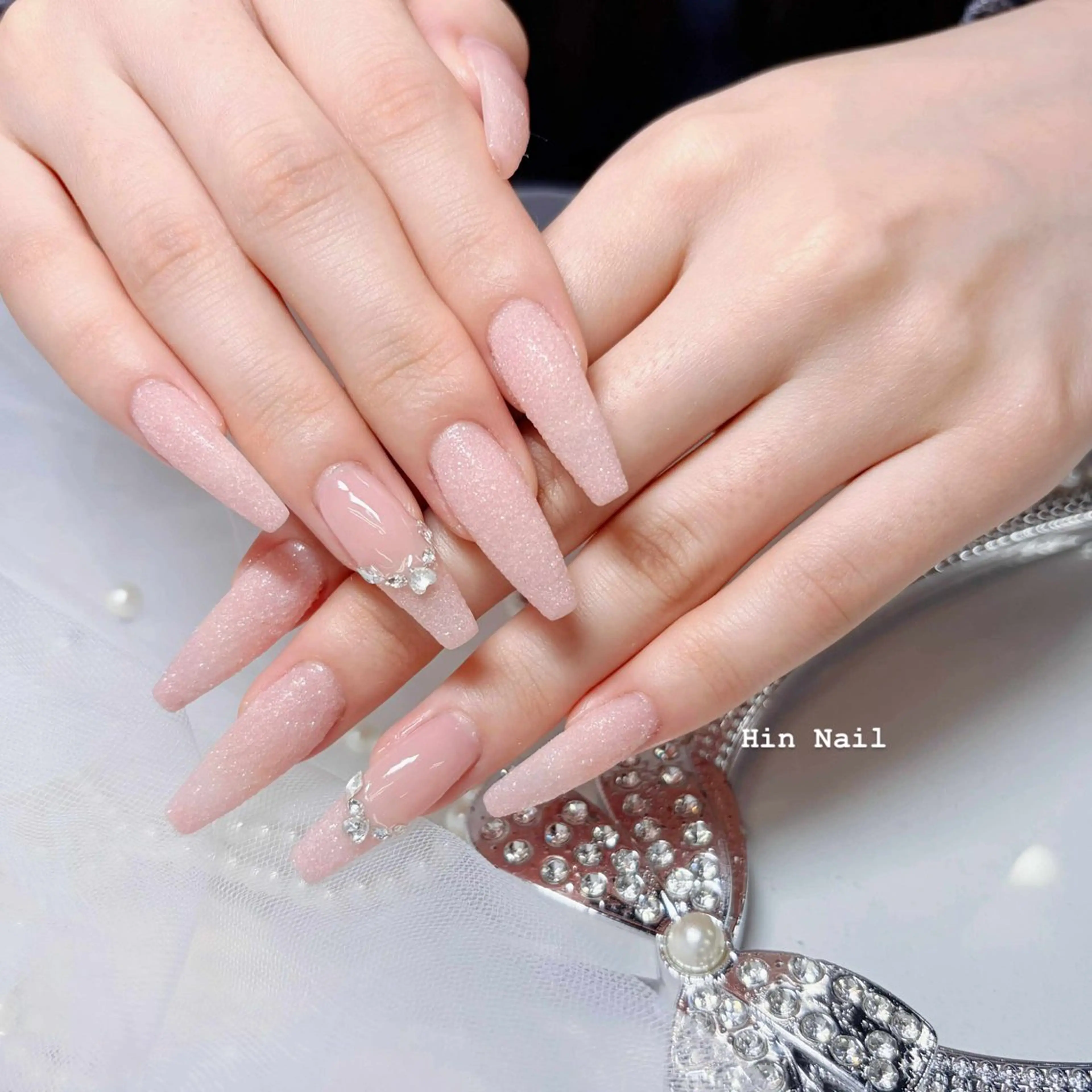 ネイル ボルドー チークネイル フレンチネイル グラデーション キラキラネイル ハンドネイル HIN NAILのネイルデザイン