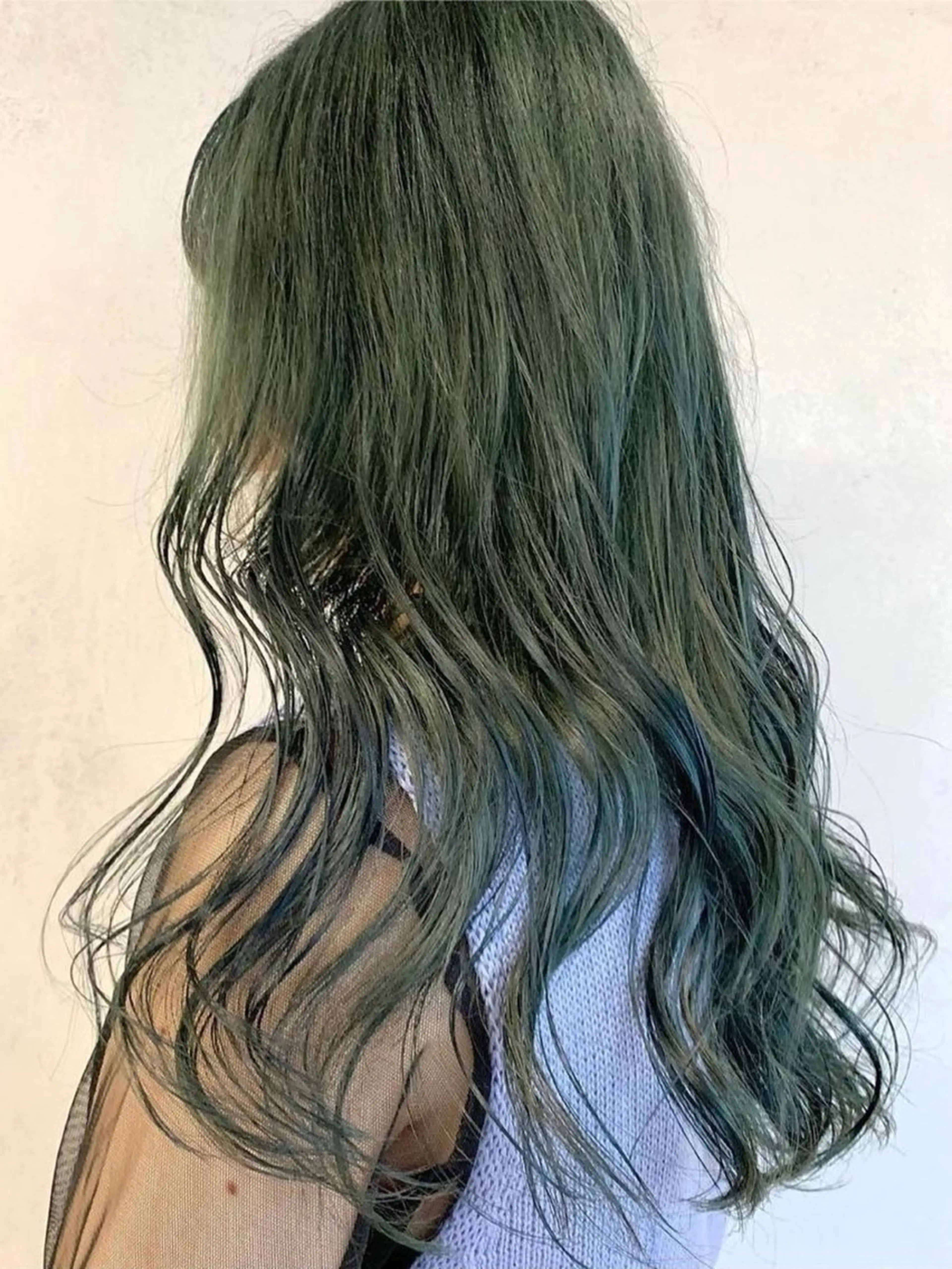 ロング カラー バレイヤージュ ブリーチ 透明感カラー デザインカラー グラデーションカラー ヘアカラー ｉｌｉ 大阪のヘアスタイル