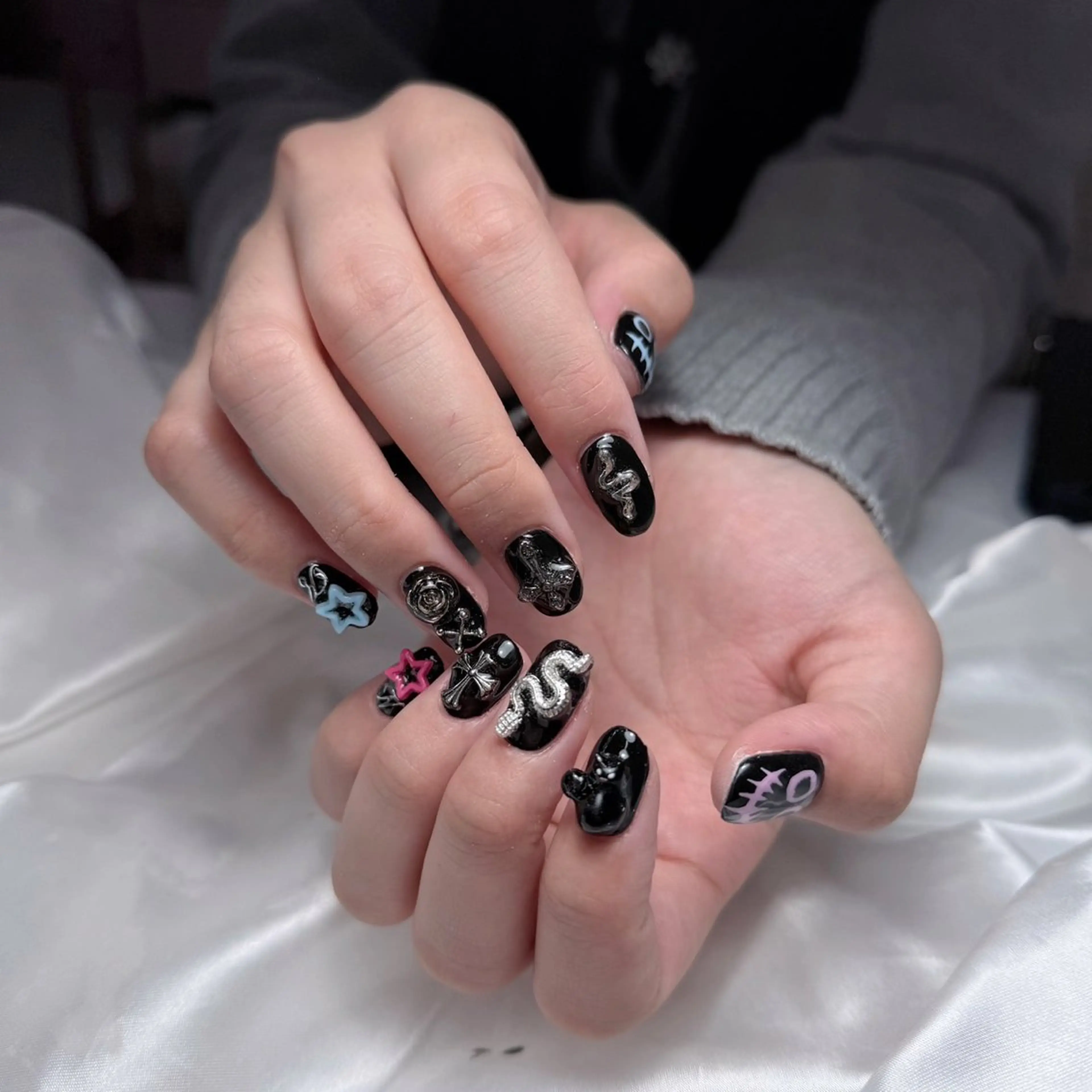 ネイル アートネイル チークネイル ジェルネイル ロングネイル マグネットネイル ハンドネイル Rin Nail 新大久保店のネイルデザイン