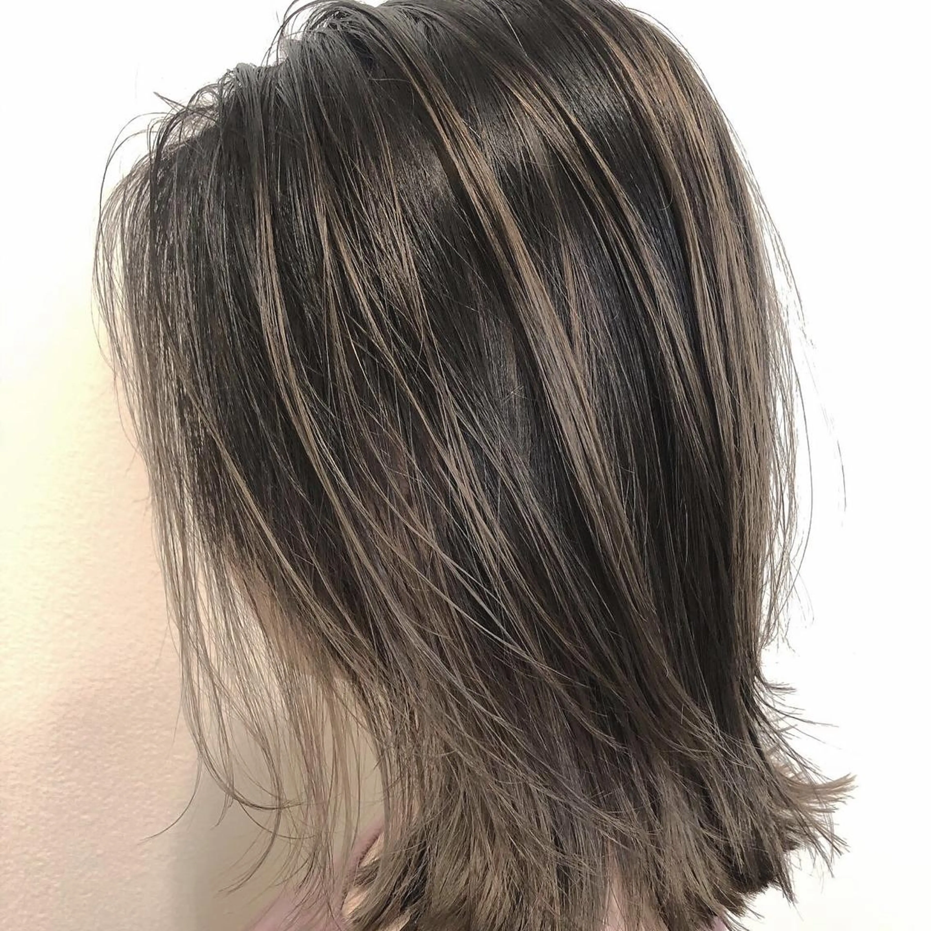 ミディアム レイヤーカット BRIDGE あきらのヘアスタイル