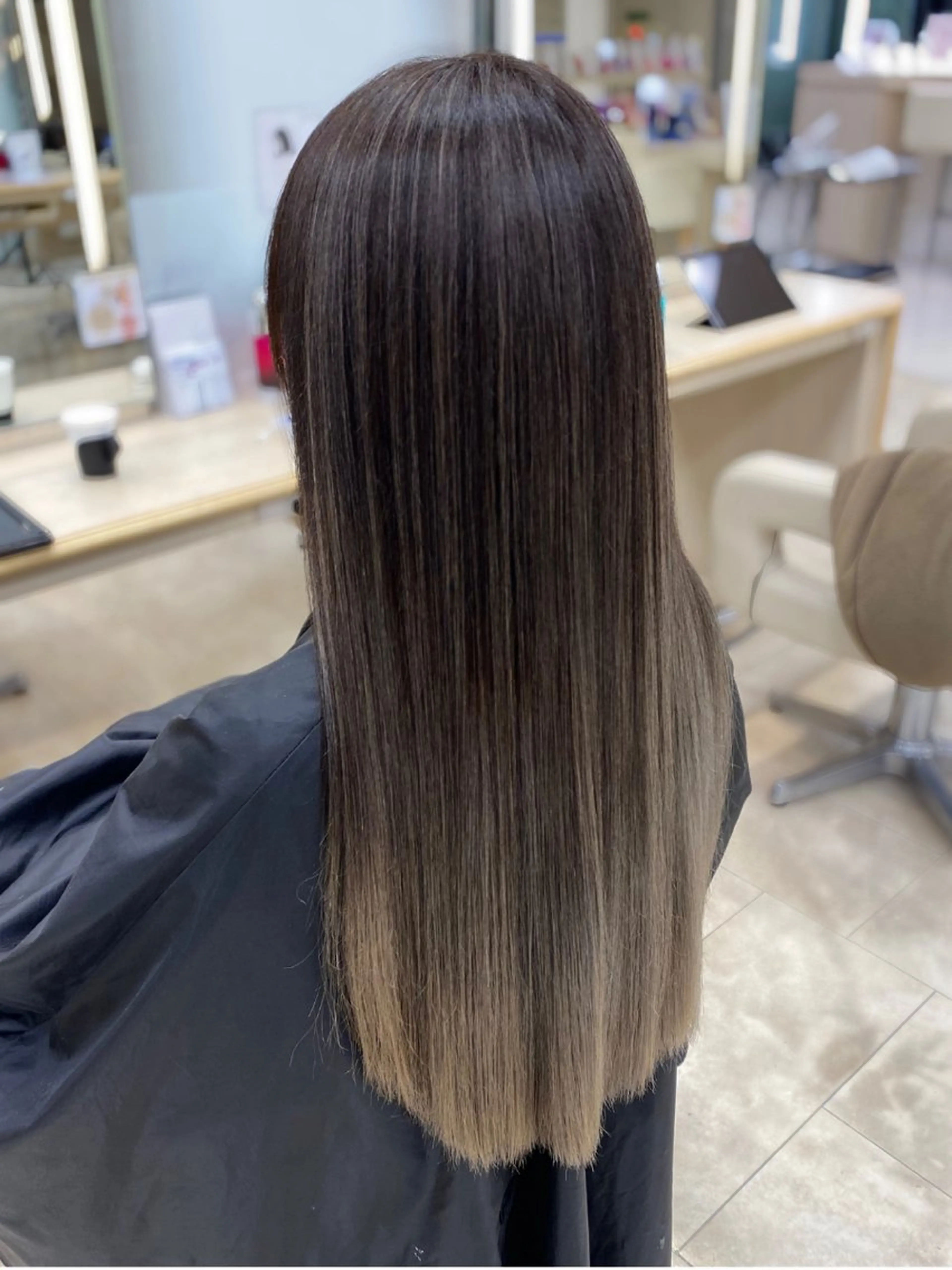 セミロング カラー バレイヤージュ ケアカラー 透明感カラー グレージュ ハイライトカラー カット ヘアカラー トリートメント お悩み解決美容師🦚 片山/銀座/有楽町のヘアスタイル