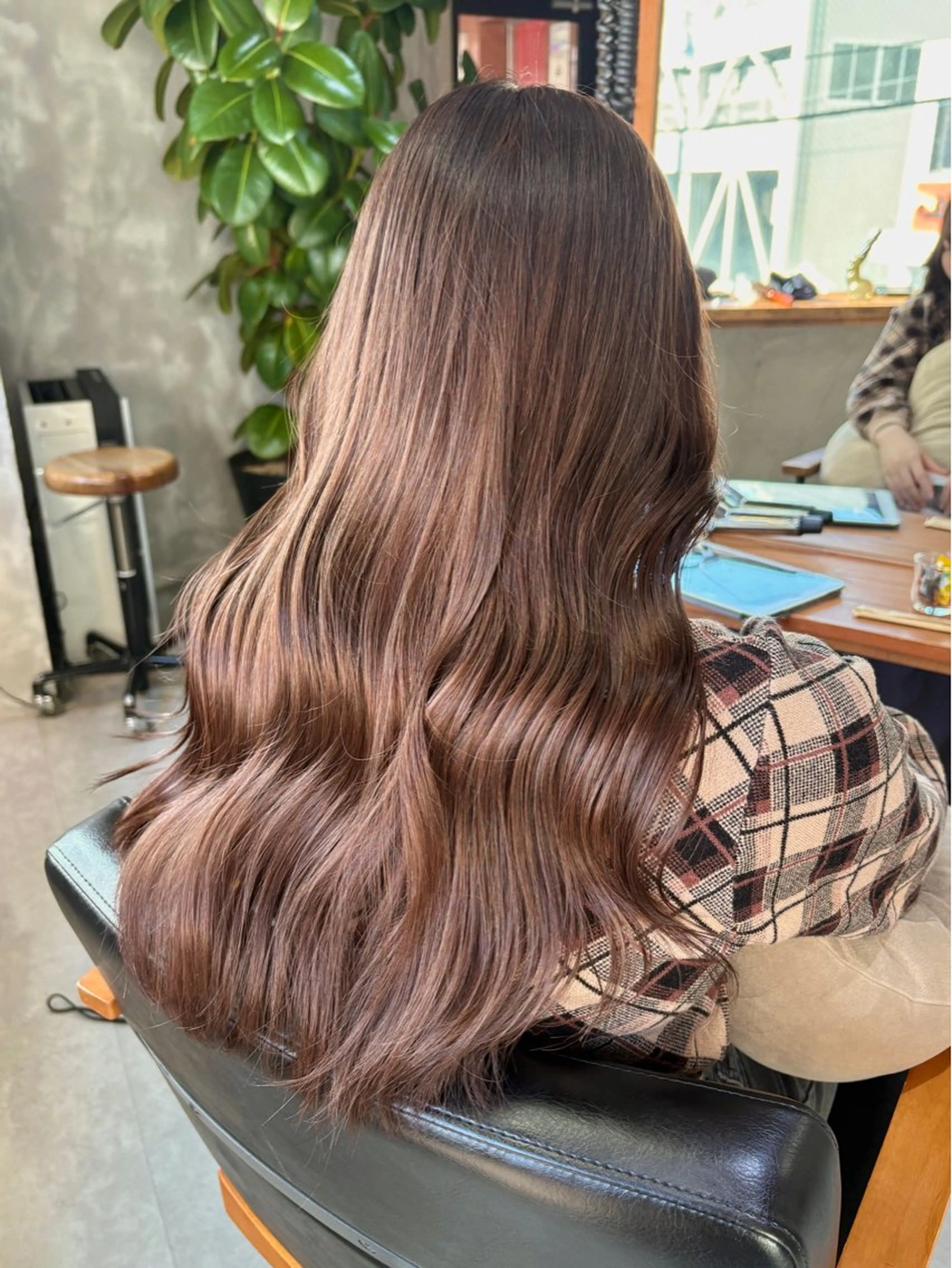 セミロング ヘアカラー すぎもと さき⚡️ レイヤー･*パーマのヘアスタイル