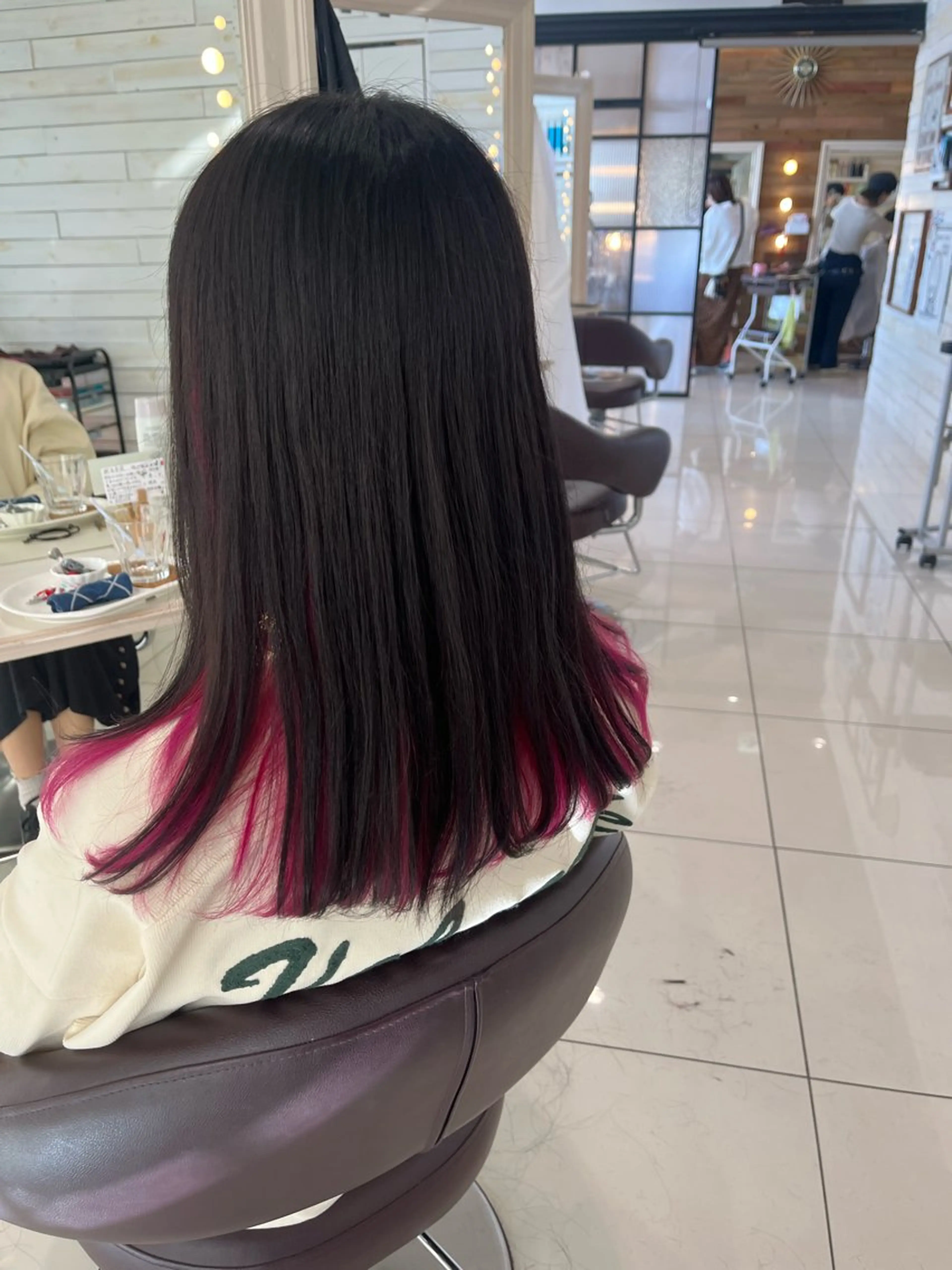 ロング ヘアカラー らいむ/レイヤー/ /イヤリングカラーのヘアスタイル