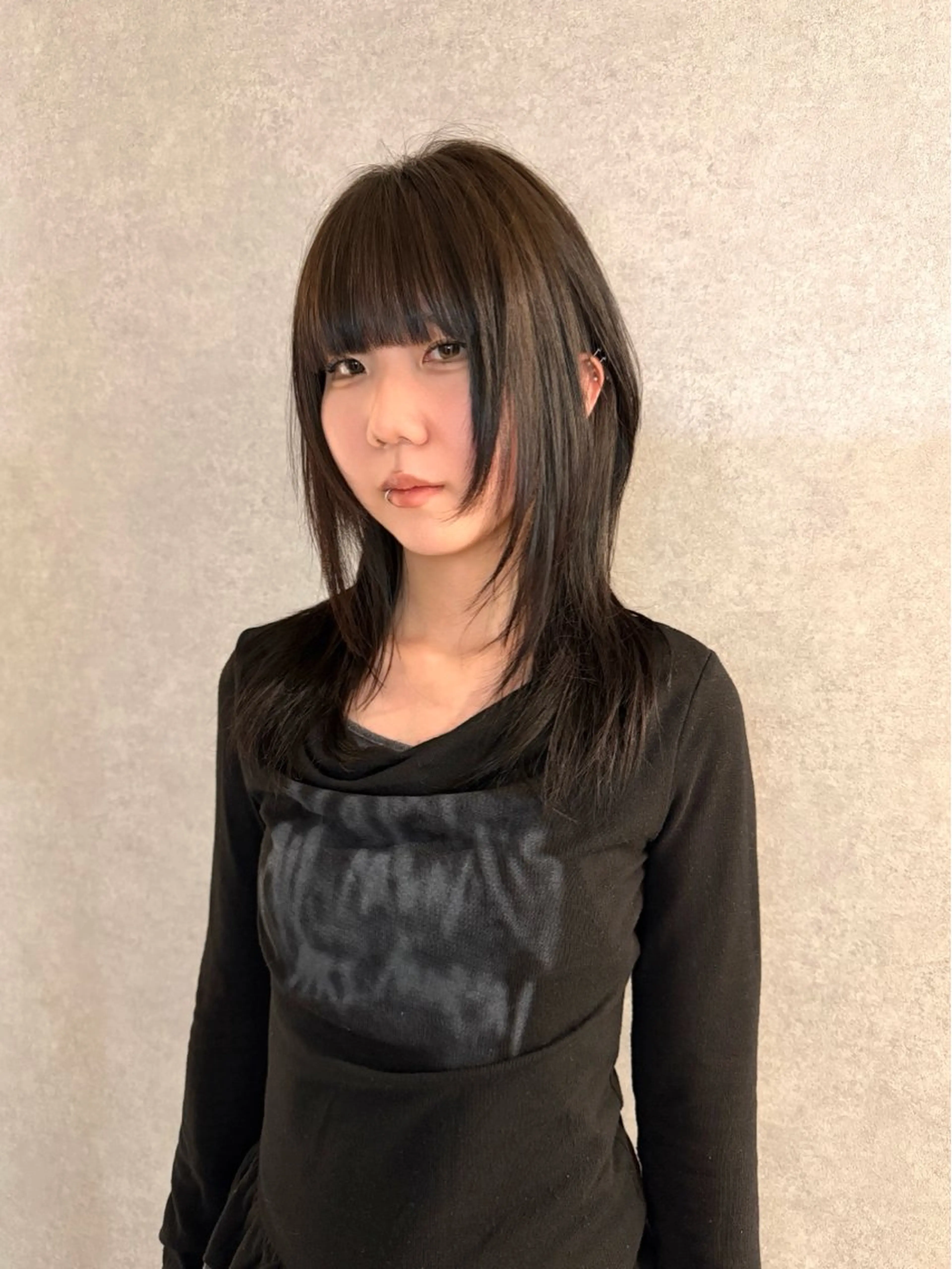 セミロング カラー ハイトーン/ウルフ/ レイヤー/Asukaのヘアスタイル