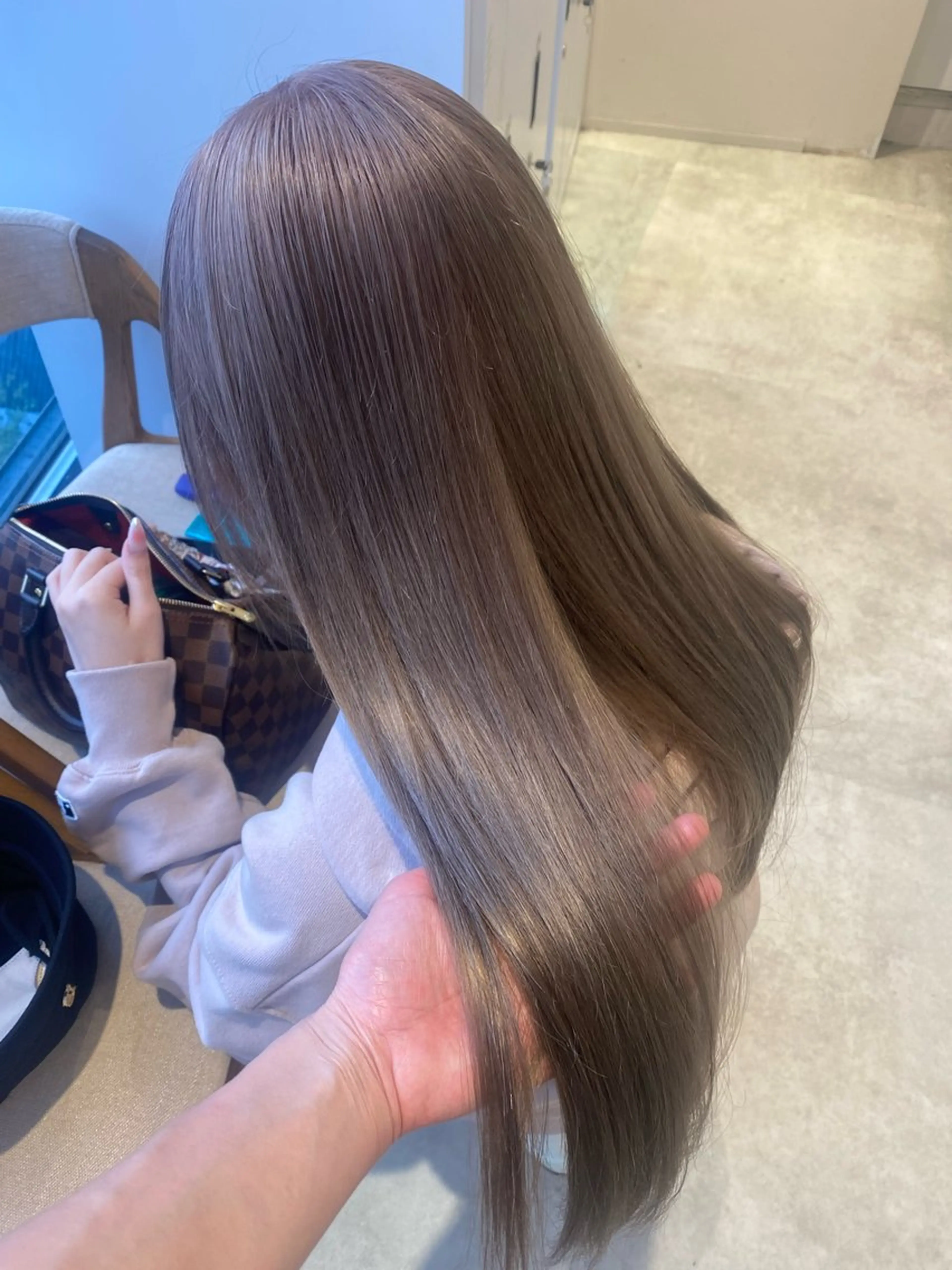 ロング カラー ベージュカラー ケアカラー 透明感カラー ダブルカラー ミルクティーベージュ カット ヘアカラー ピンク/ベージュ /似合わせ/田島百華のヘアスタイル