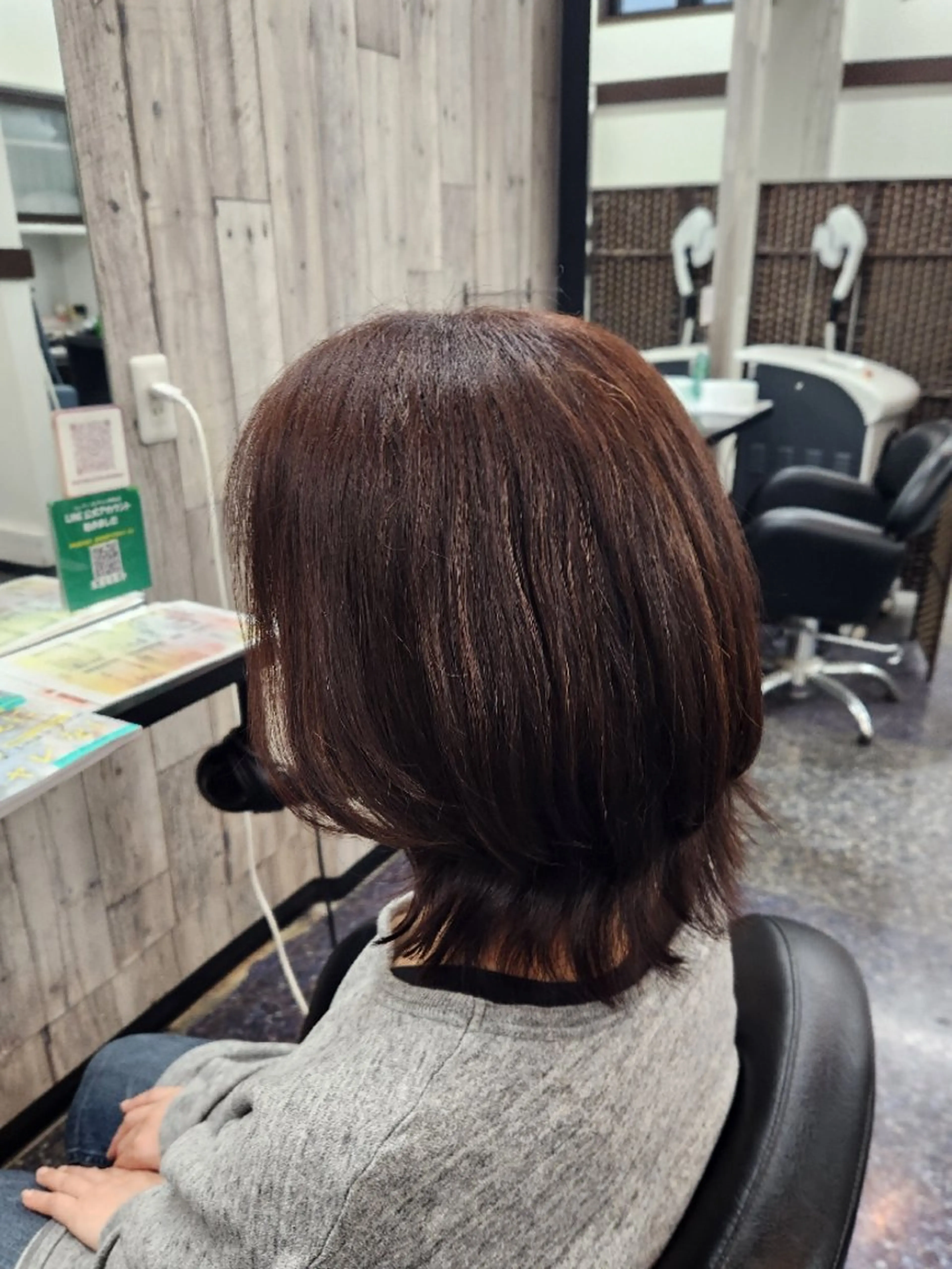 ミディアム カット ヘアカラー 岩瀬 未来のヘアスタイル