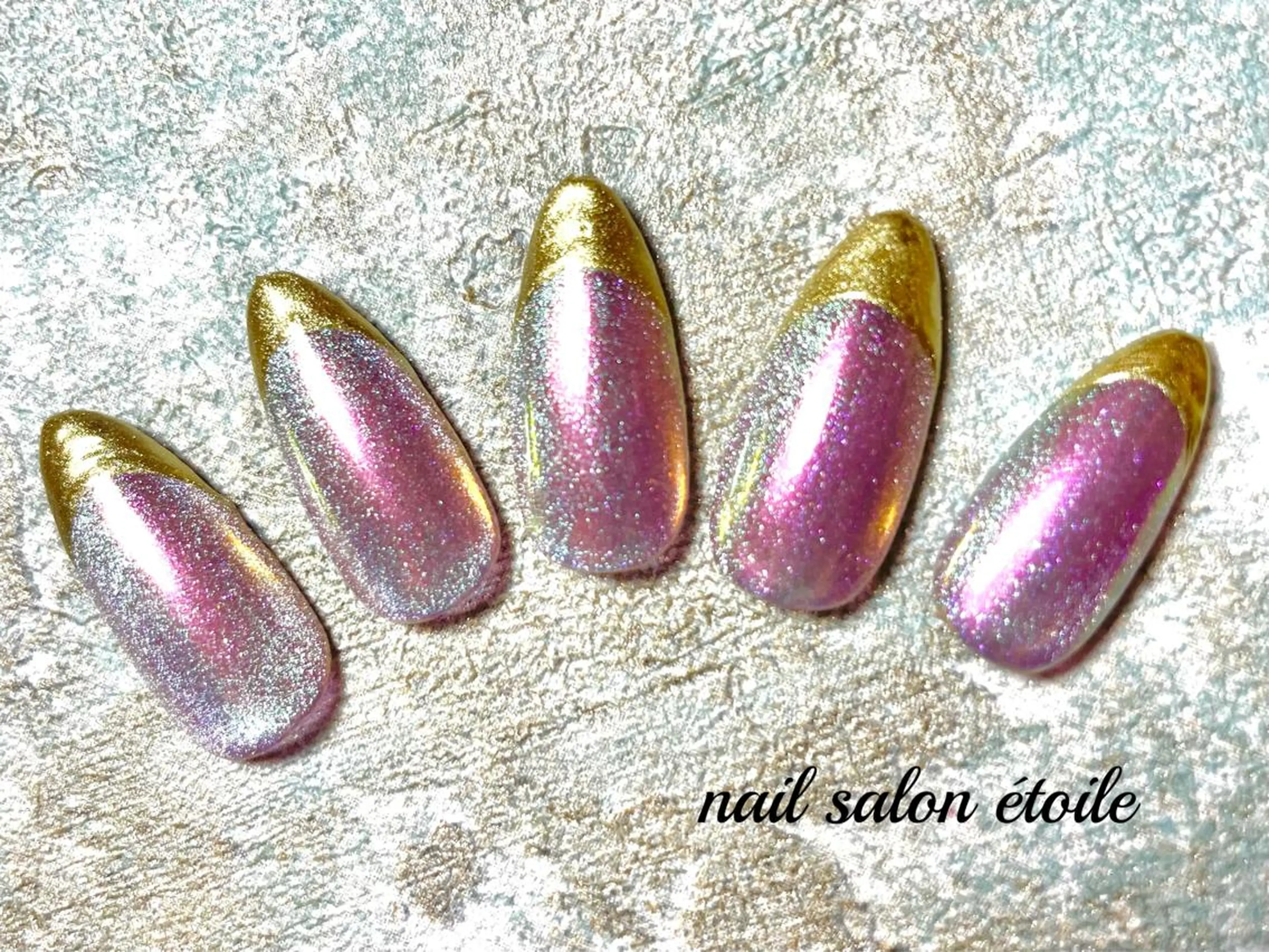 ネイル オーロラネイル フレンチネイル ゴールド キラキラネイル ラメ(グリッター) ハンドネイル nail salon étoileのネイルデザイン