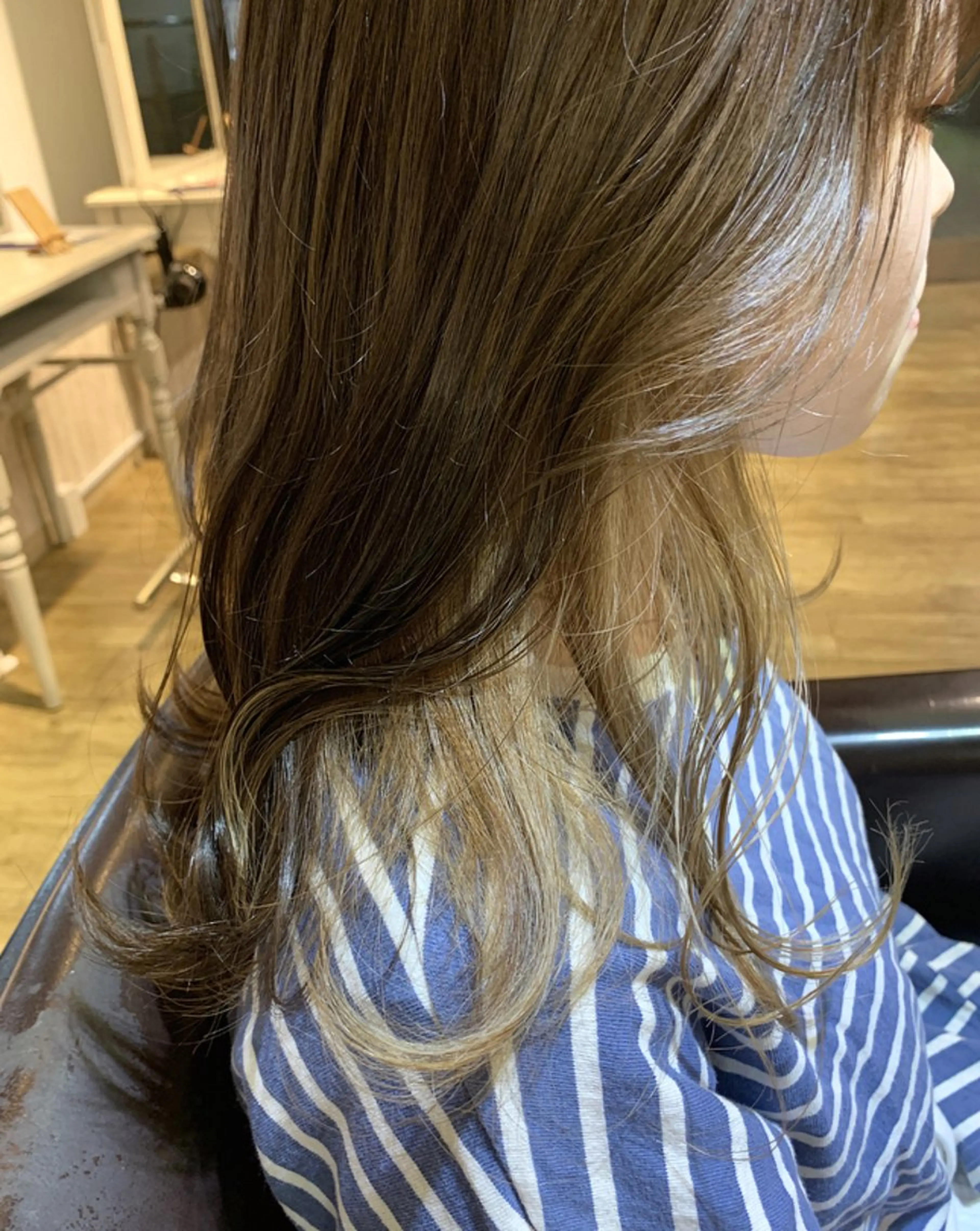 セミロング カラー ベージュカラー インナーカラー カット ヘアカラー regalo Acari🍎のヘアスタイル