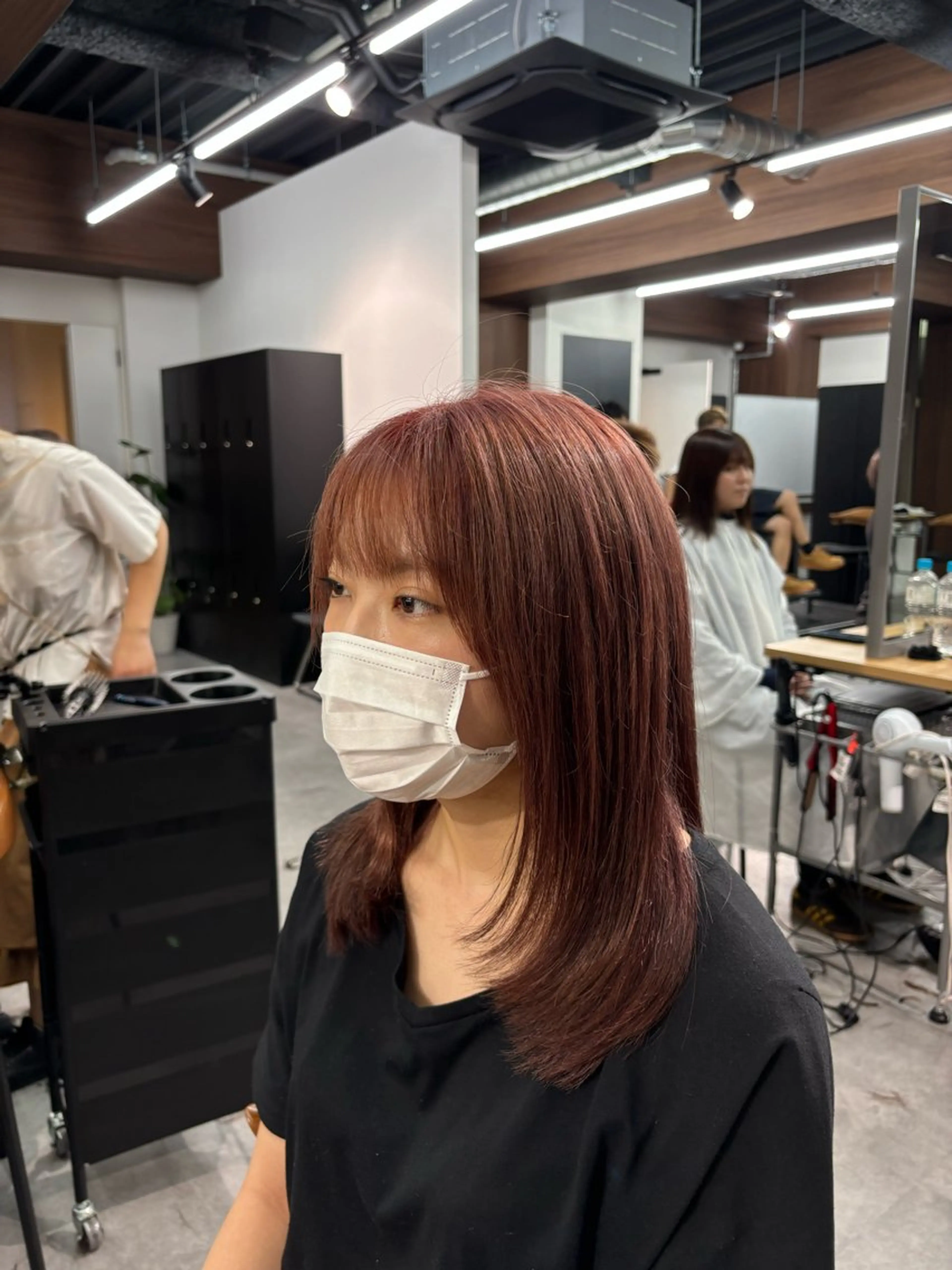 セミロング 髪質改善|透明 感カラー🩵レイヤーのヘアスタイル