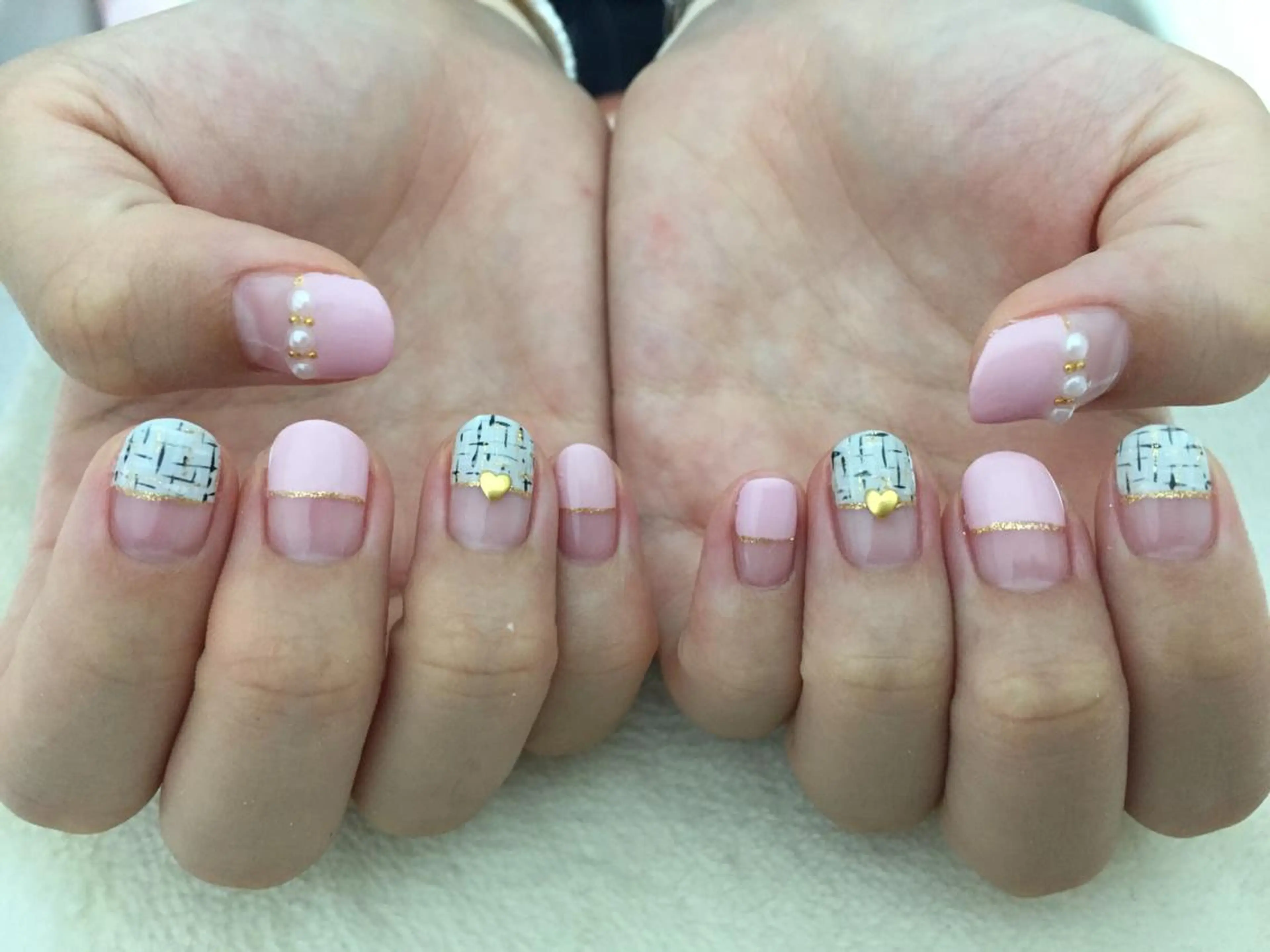 ネイル ツイードネイル Sympa 𝓜iwako🐰ᩚのネイルデザイン