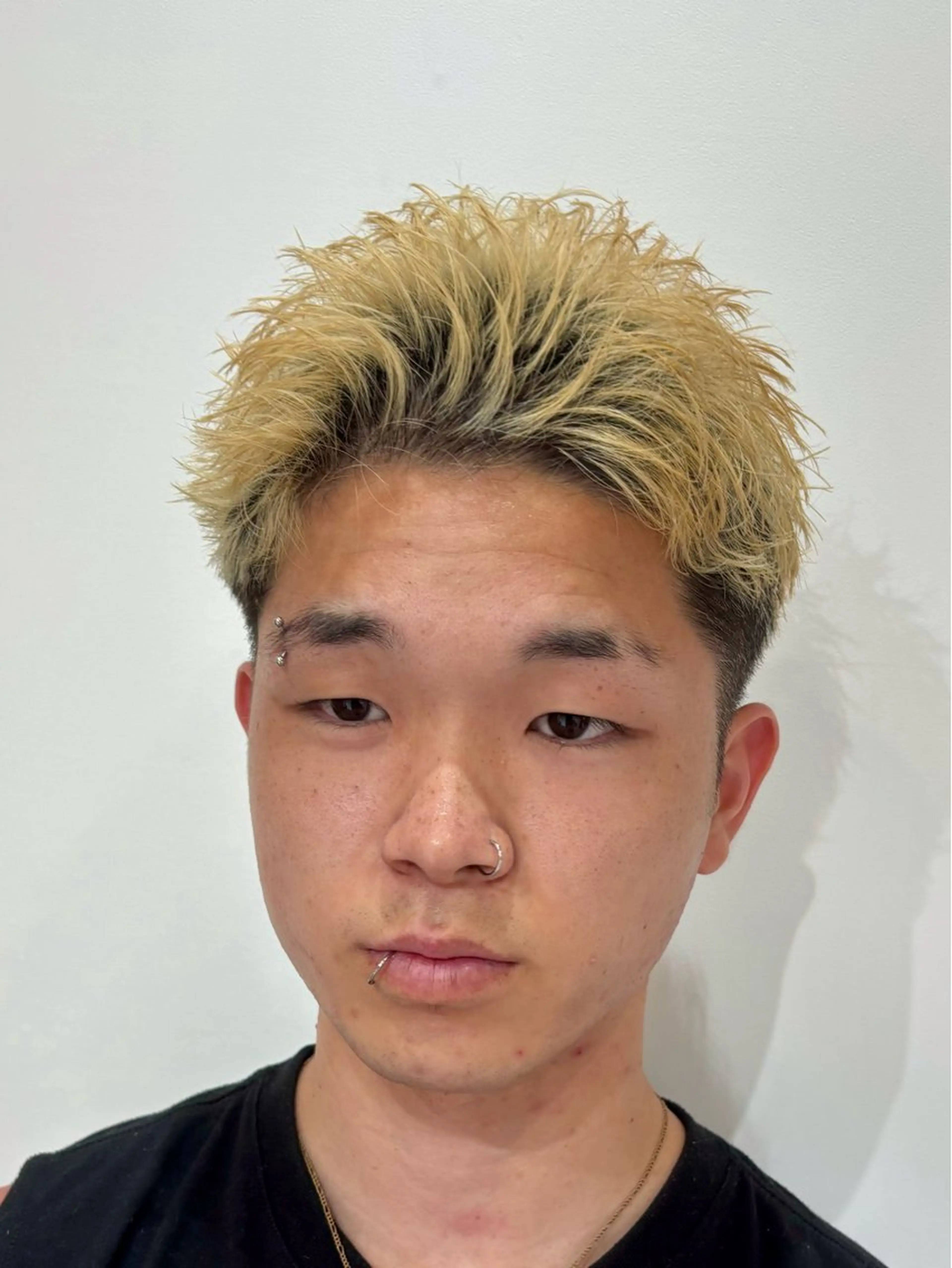 ショート カラー メンズ メンズハイトーン メンズショート ハイトーンカラー ショートヘア カット ヘアカラー トリートメント 【店長】メンズ職人 短髪　ハイトーン🔥のヘアスタイル