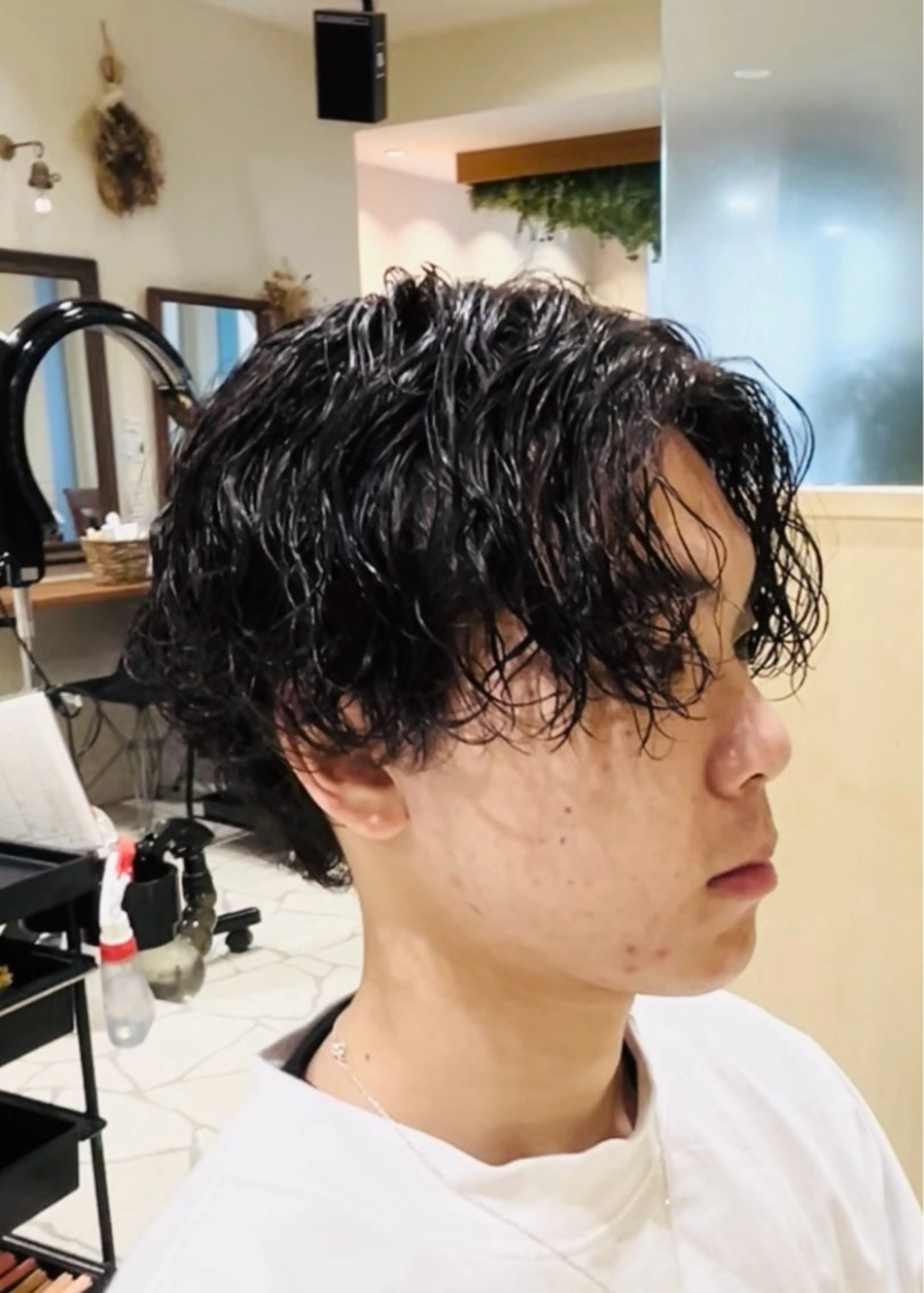 ショート パーマ メンズ センターパート メンズパーマ スパイラルパーマ 山口 陸のヘアスタイル