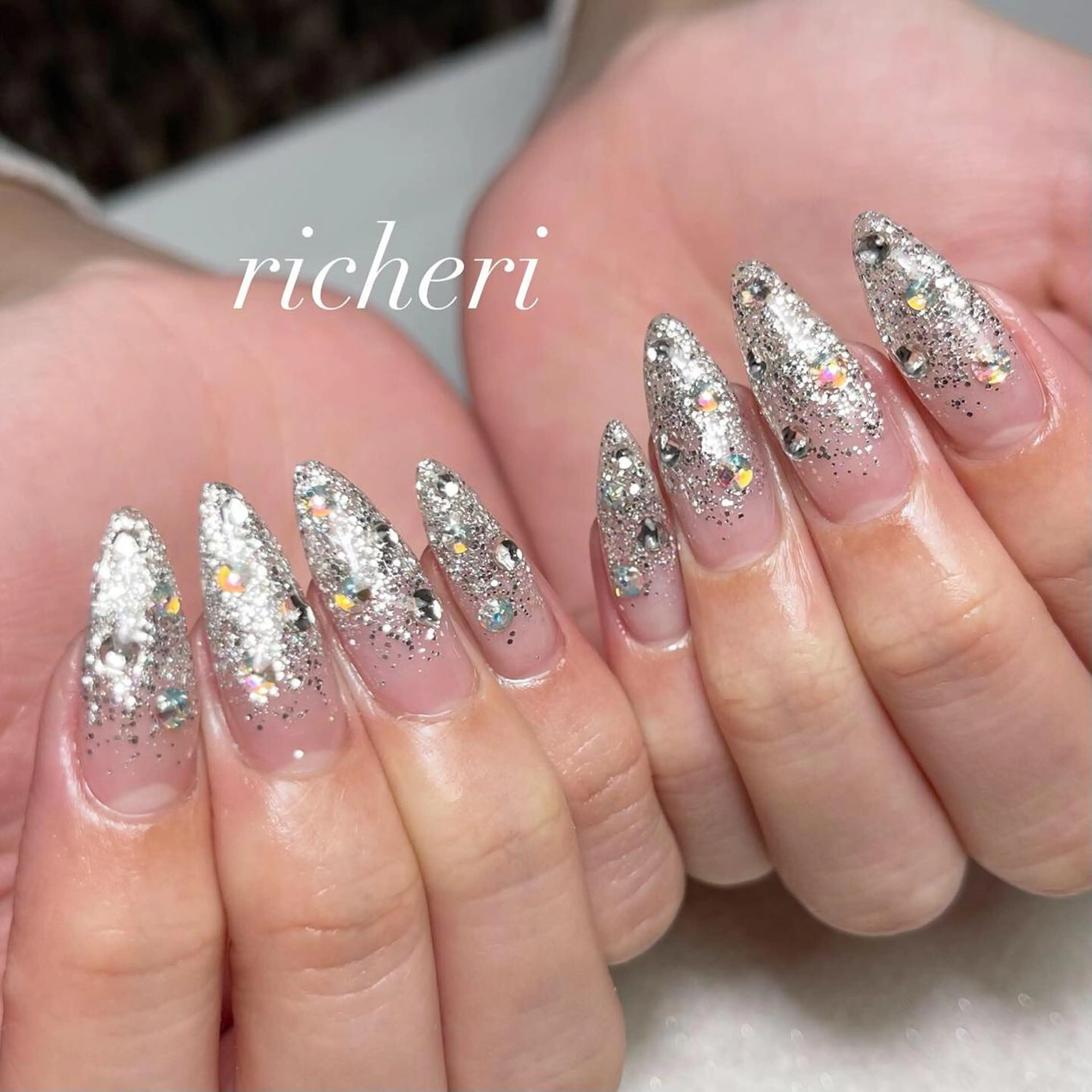 ミディアム ネイル 韓国風ヘア アートネイル フレンチネイル ジェルネイル ガラスフレンチ richeri beautyのエステ・リラクイメージ