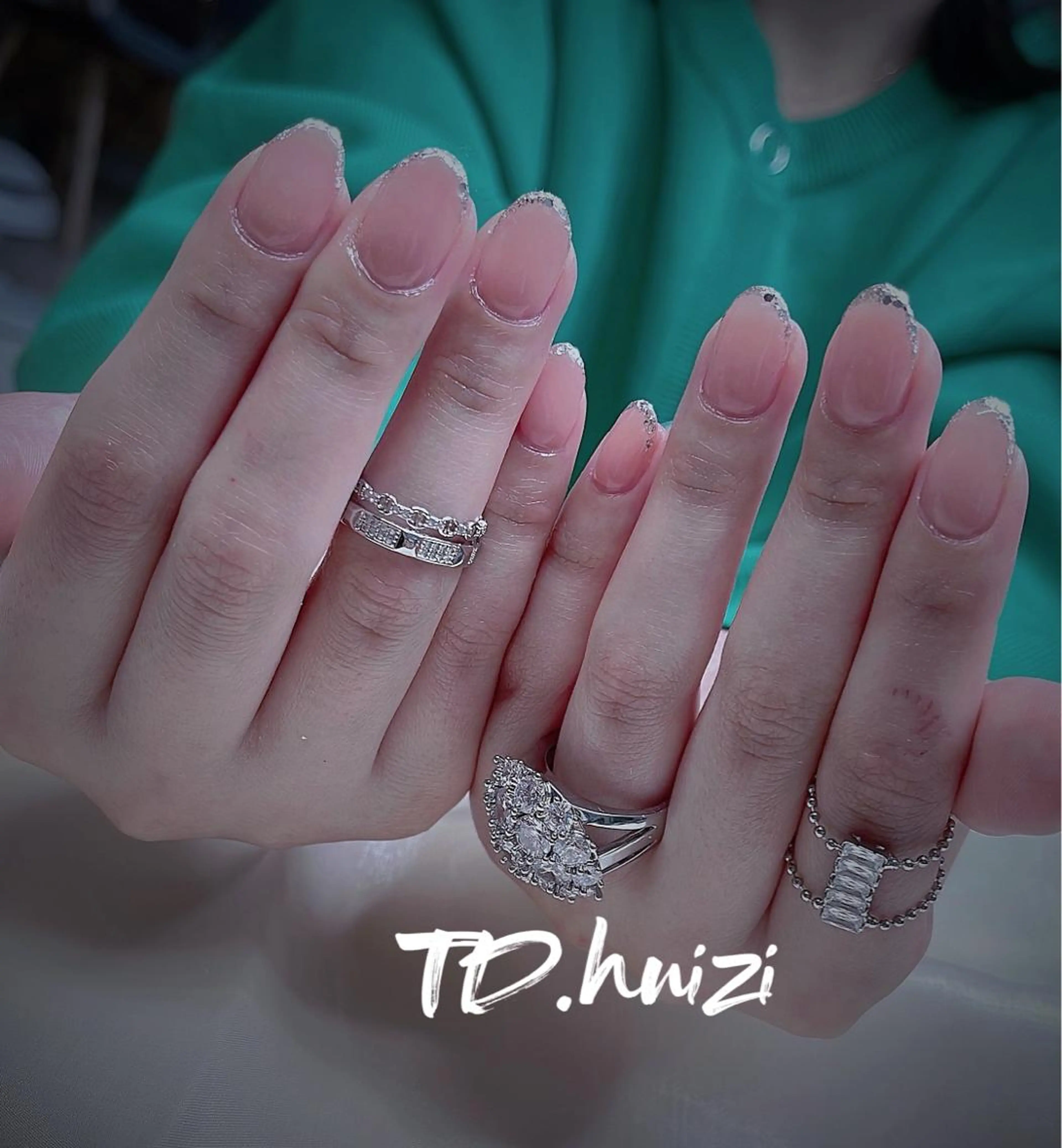 ミディアム イエローカラー ハンドネイル めぐみのネイルサロン スタッフ練習のネイルデザイン