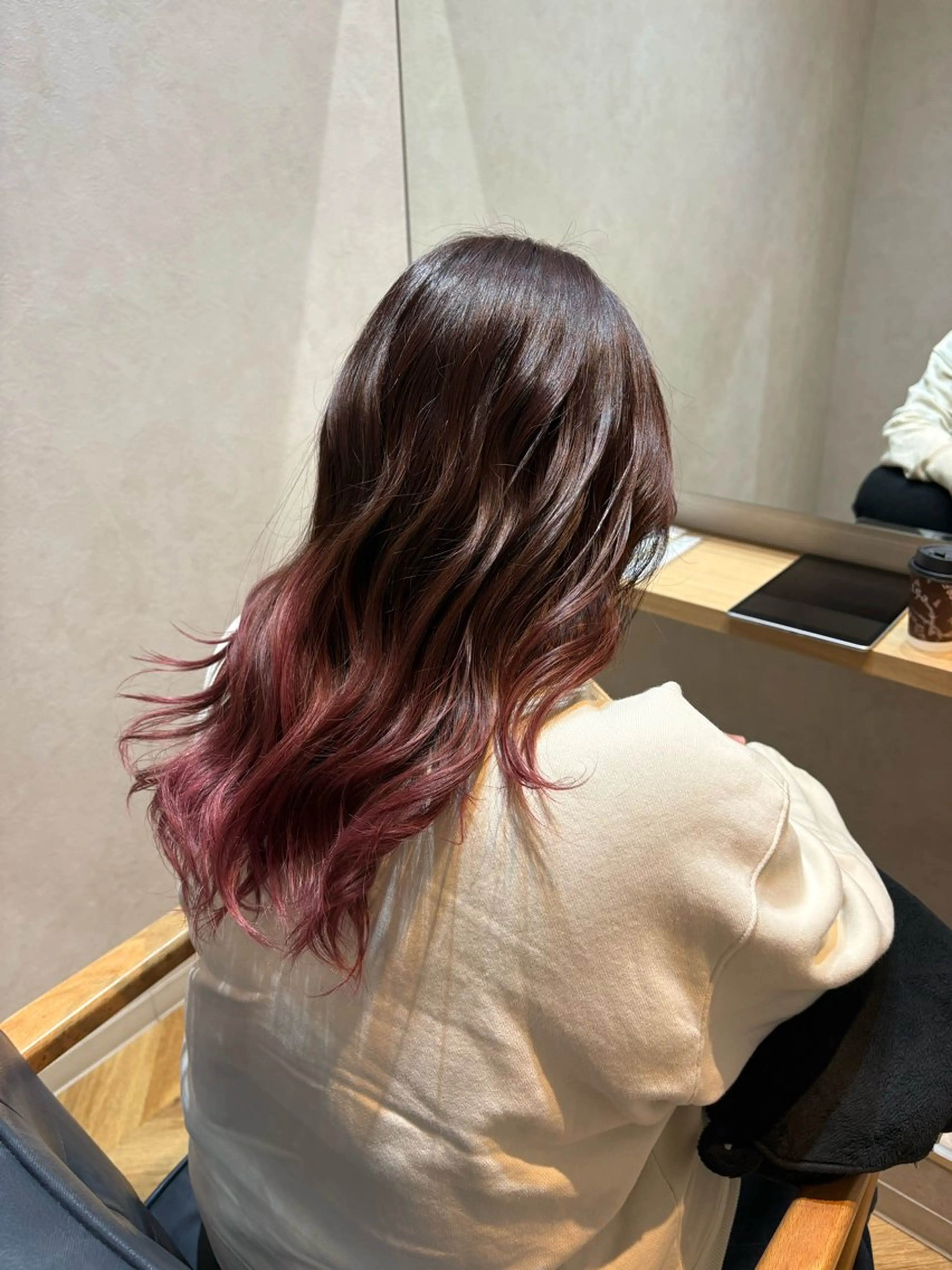 ロング カラー ブリーチ グラデーションカラー ヘアカラー トリートメント newi大分/ 磯部栞里／艶感カラーのヘアスタイル