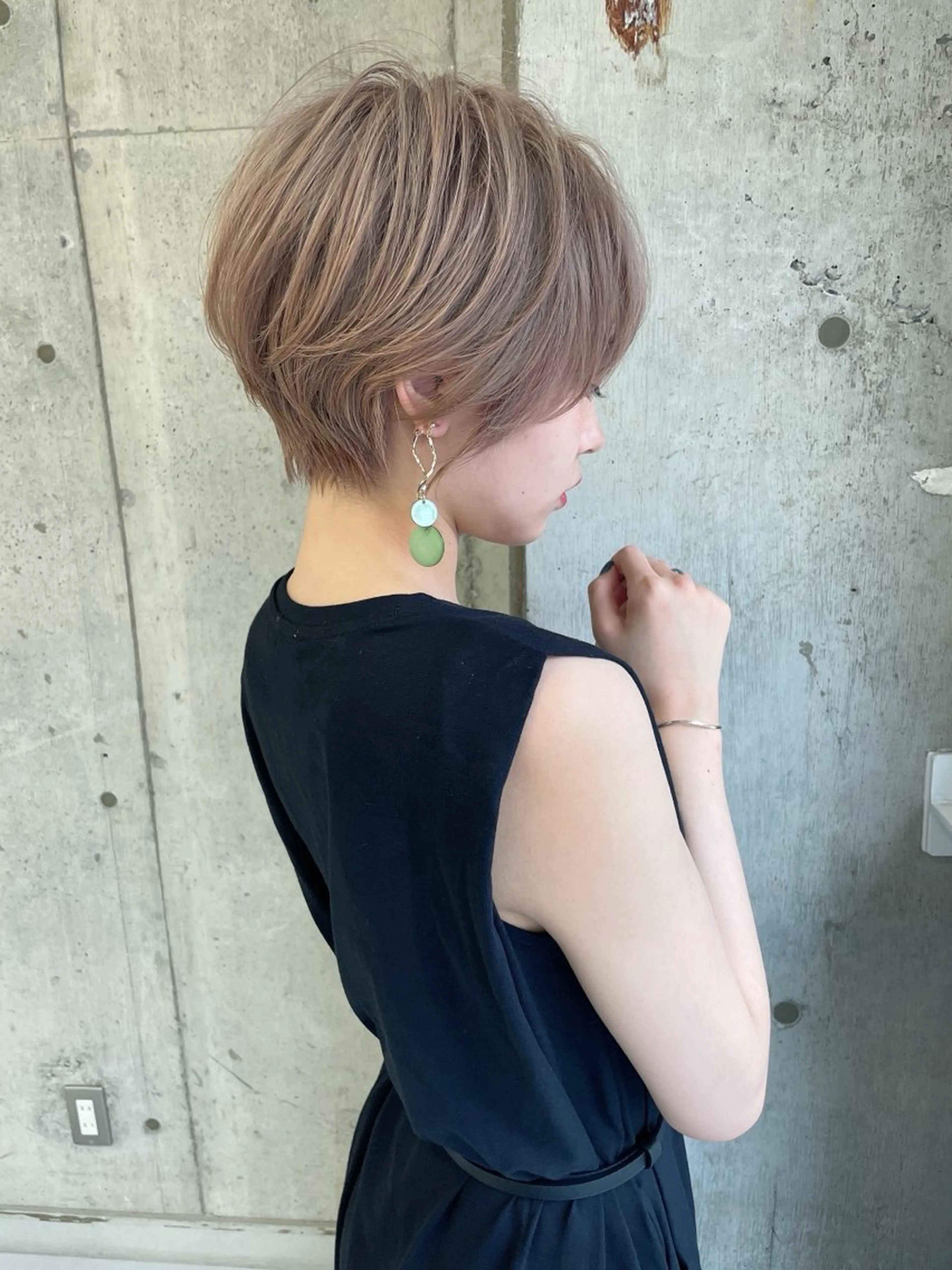 ショート カラー ベージュカラー 黒髪 ブリーチ ブルーカラー ブルーブラック 木屋元一/透明感 /前髪/ショートボブのヘアスタイル