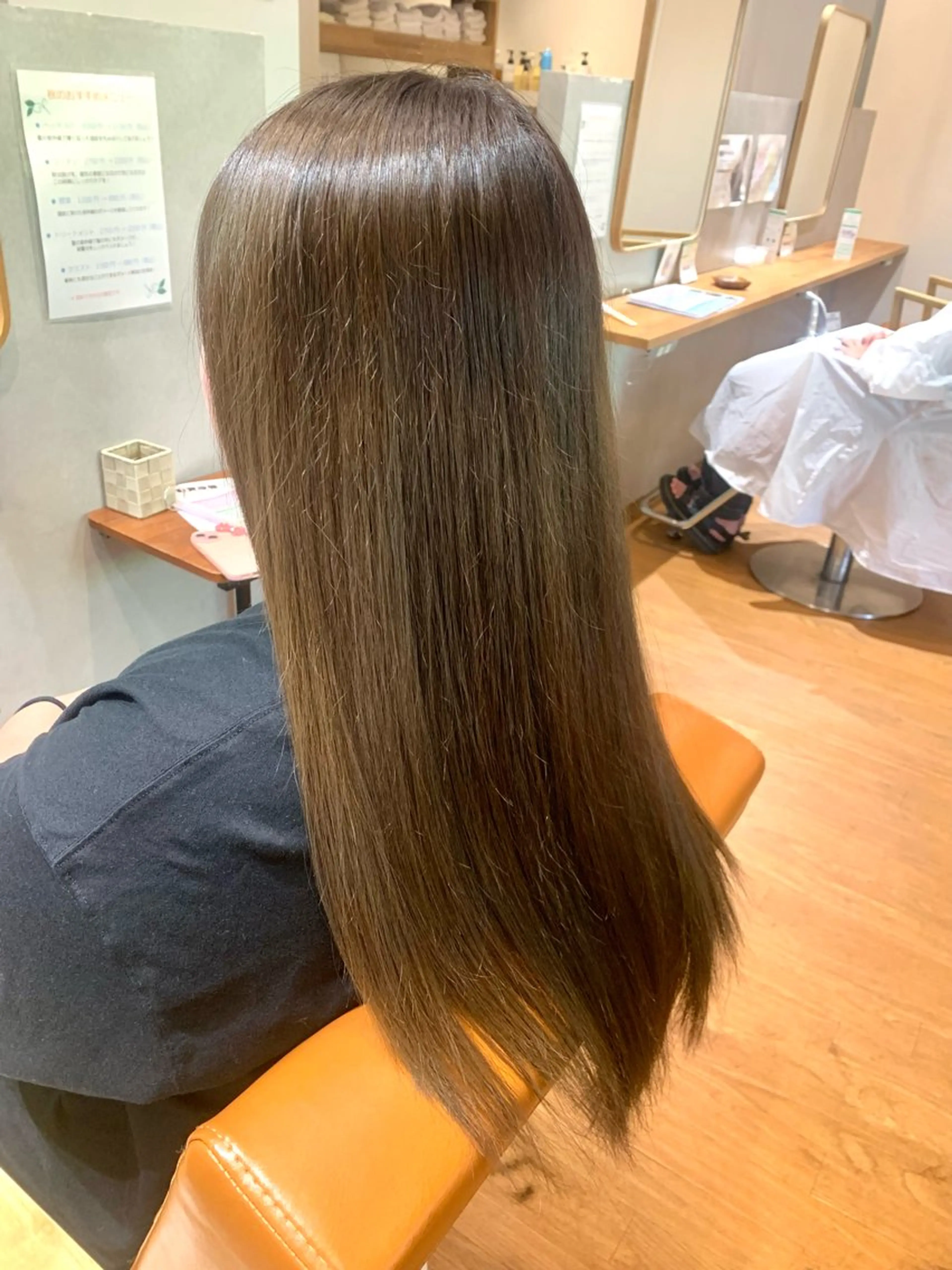 ロング カット ヘアカラー 秋野 遥のヘアスタイル