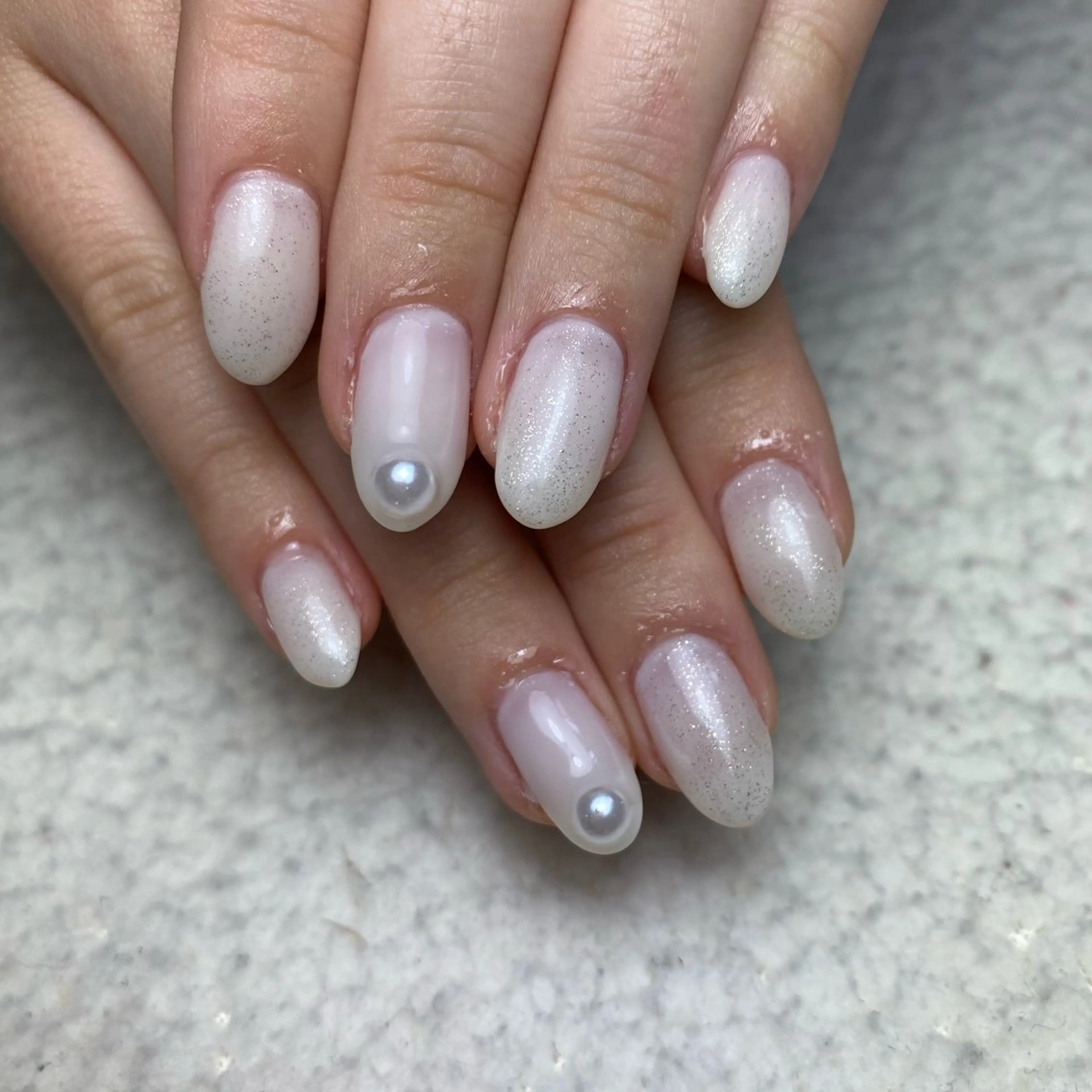 ネイル ホワイト 冬ネイル ハンドネイル COCO +のエステ・リラクイメージ