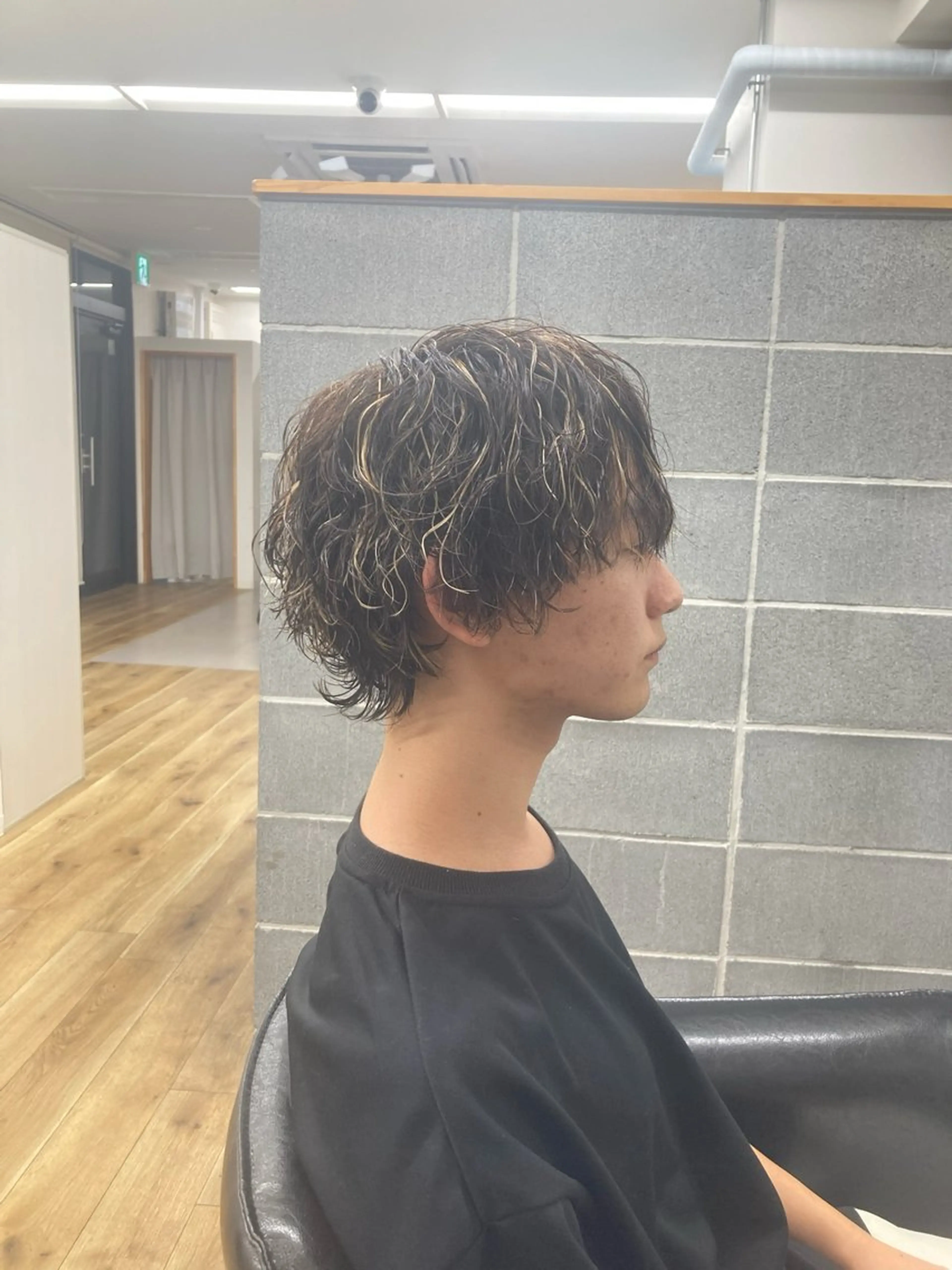 ミディアム ミディアムパーマ ハイライト メンズ特化/垣見 隼人のヘアスタイル