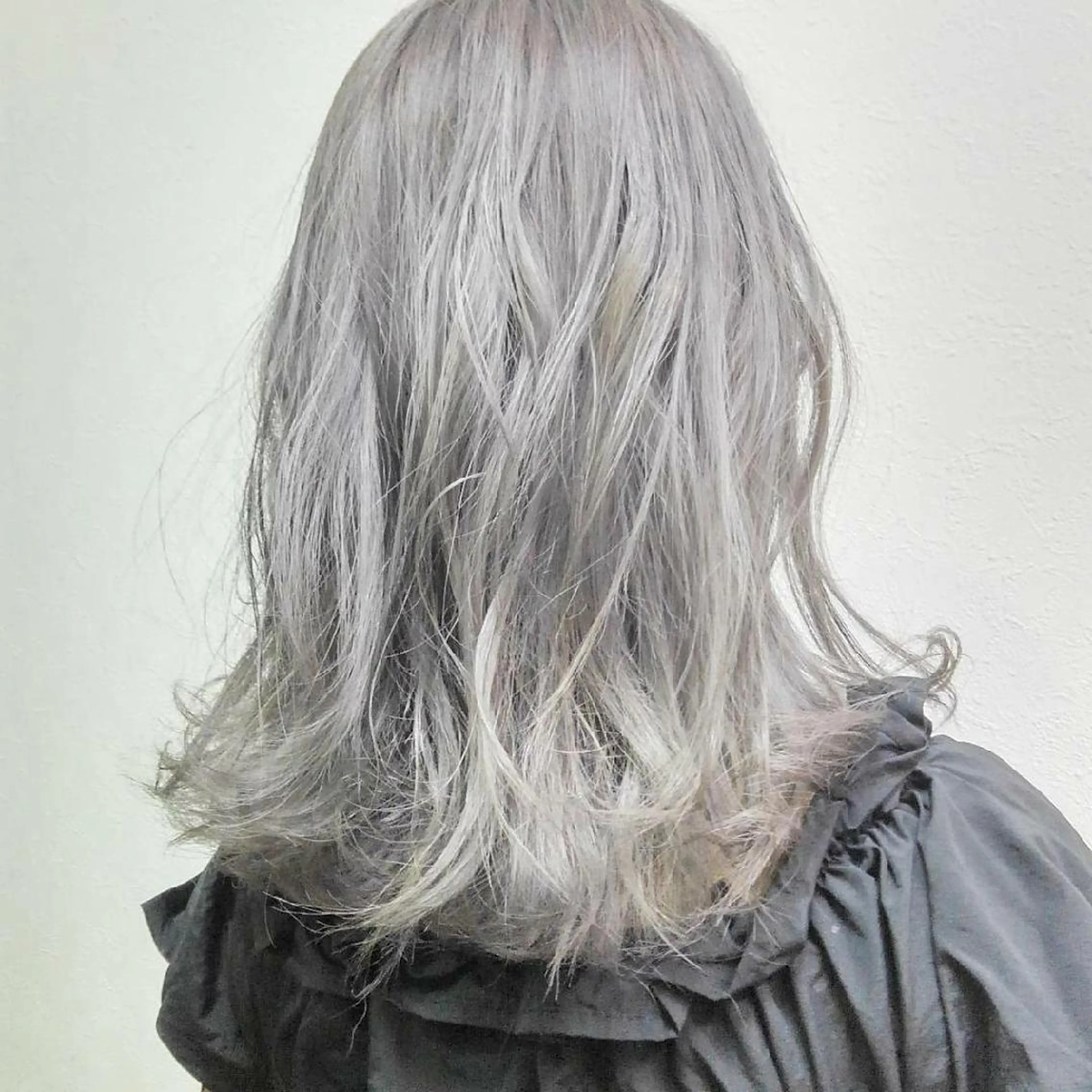 カラー ミディアム ライブトレア YOSHIKIのヘアスタイル