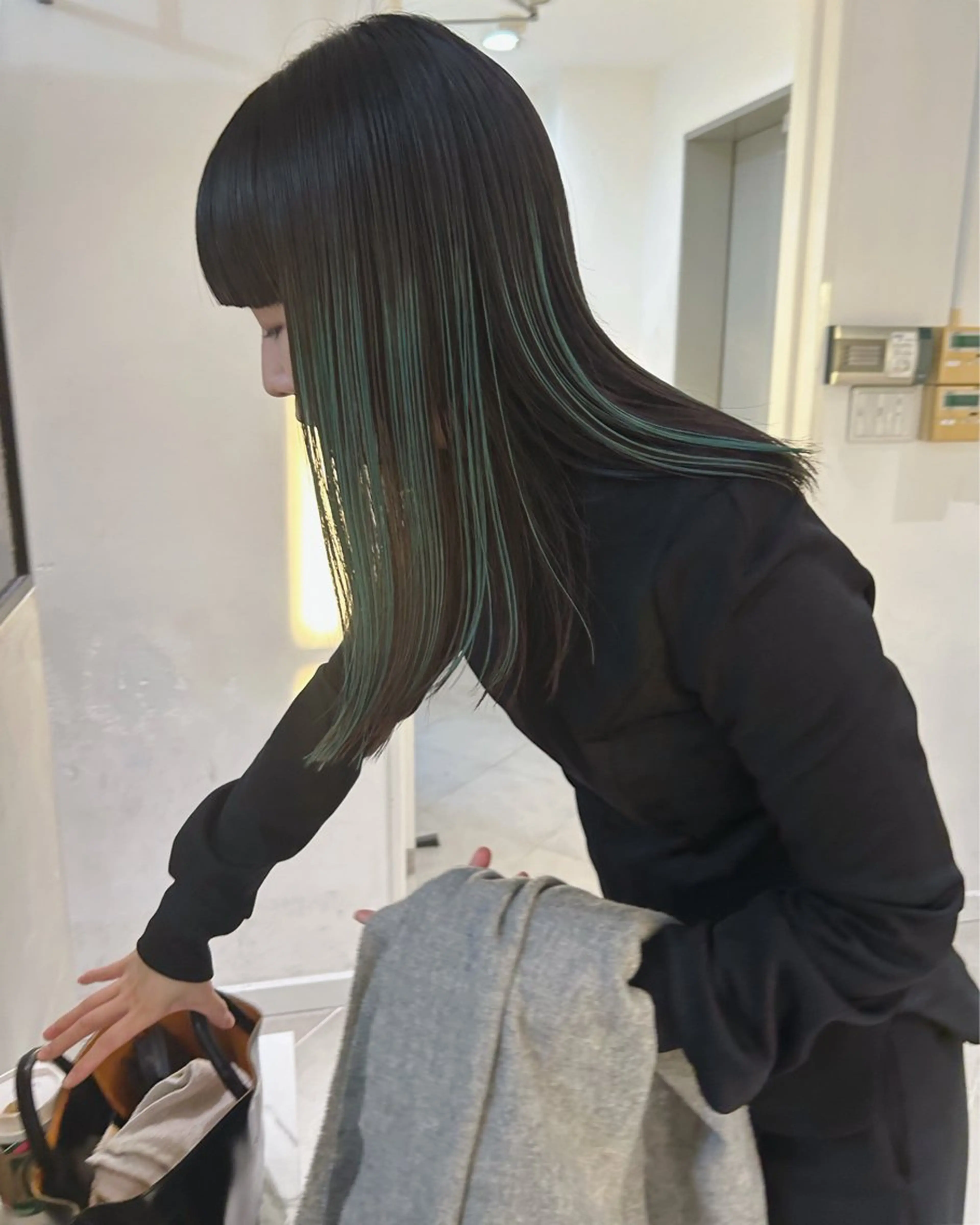 セミロング カラー ブリーチ ハイライトカラー ハイライト カット ヘアカラー トリートメント 村上雅人 ナチュラルモードのヘアスタイル