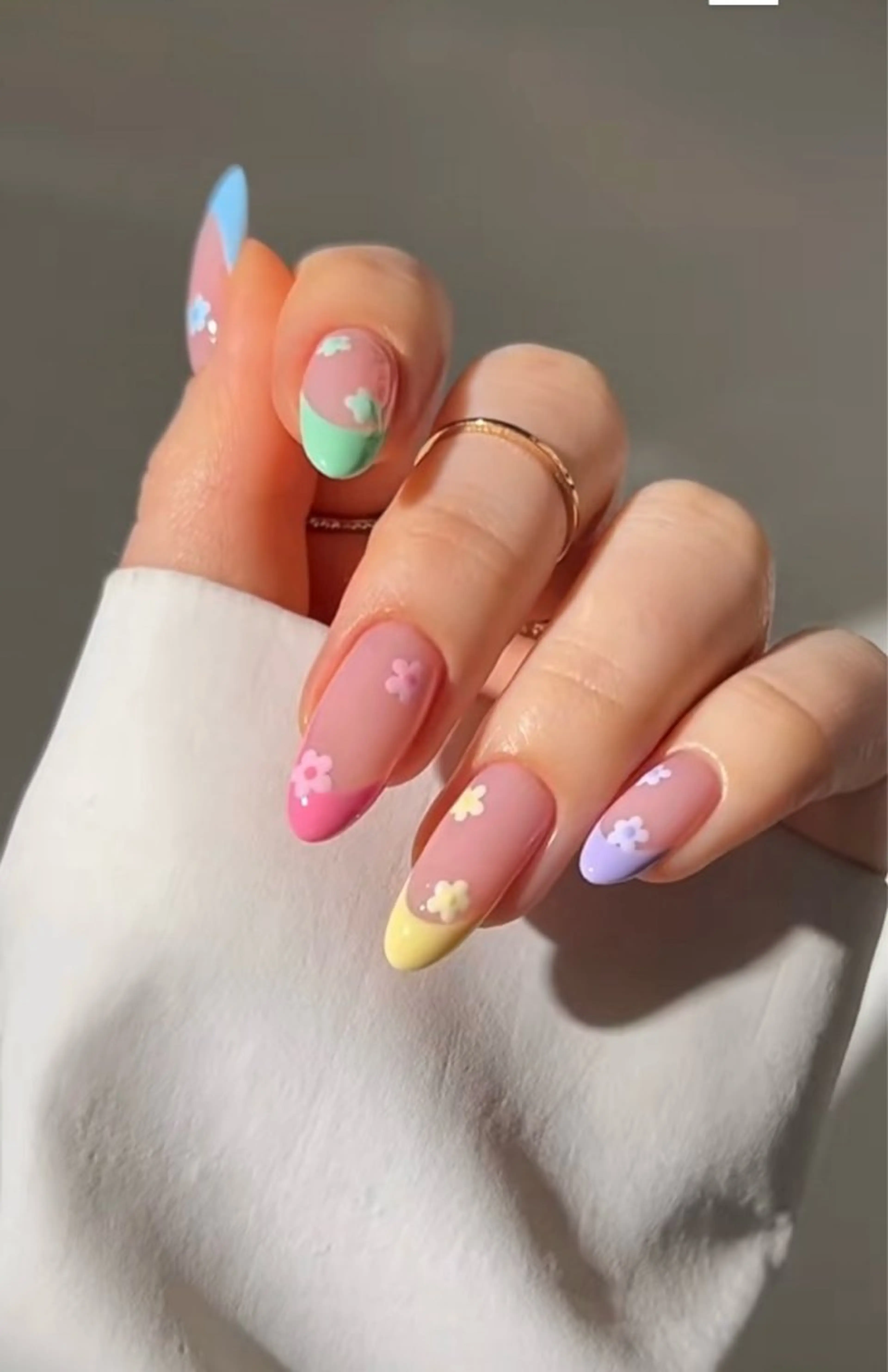 ネイル フレンチネイル 持ち込み ハンドネイル JISOO ANA.CHUOのネイルデザイン