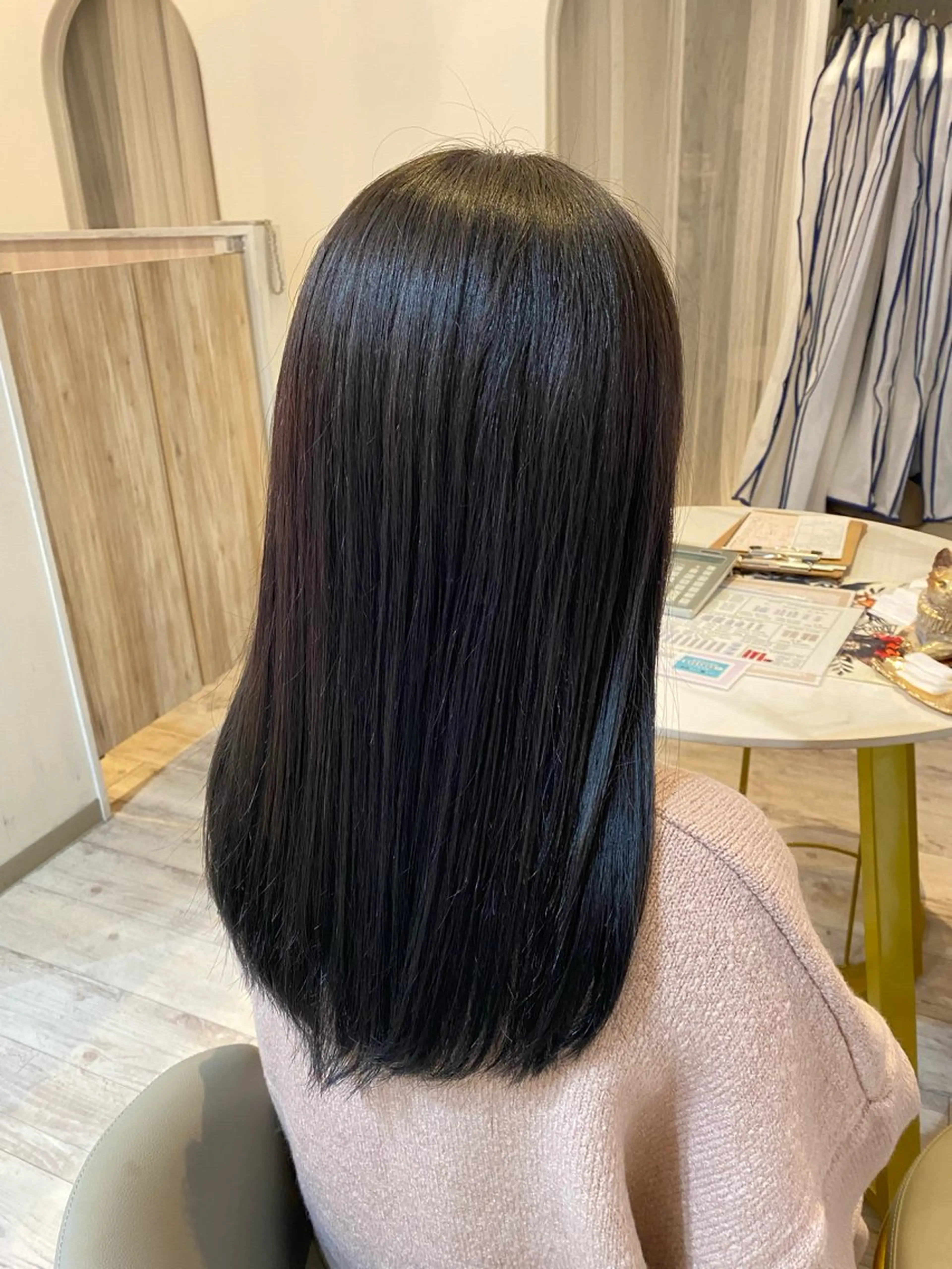 セミロング かまだ しおりのヘアスタイル