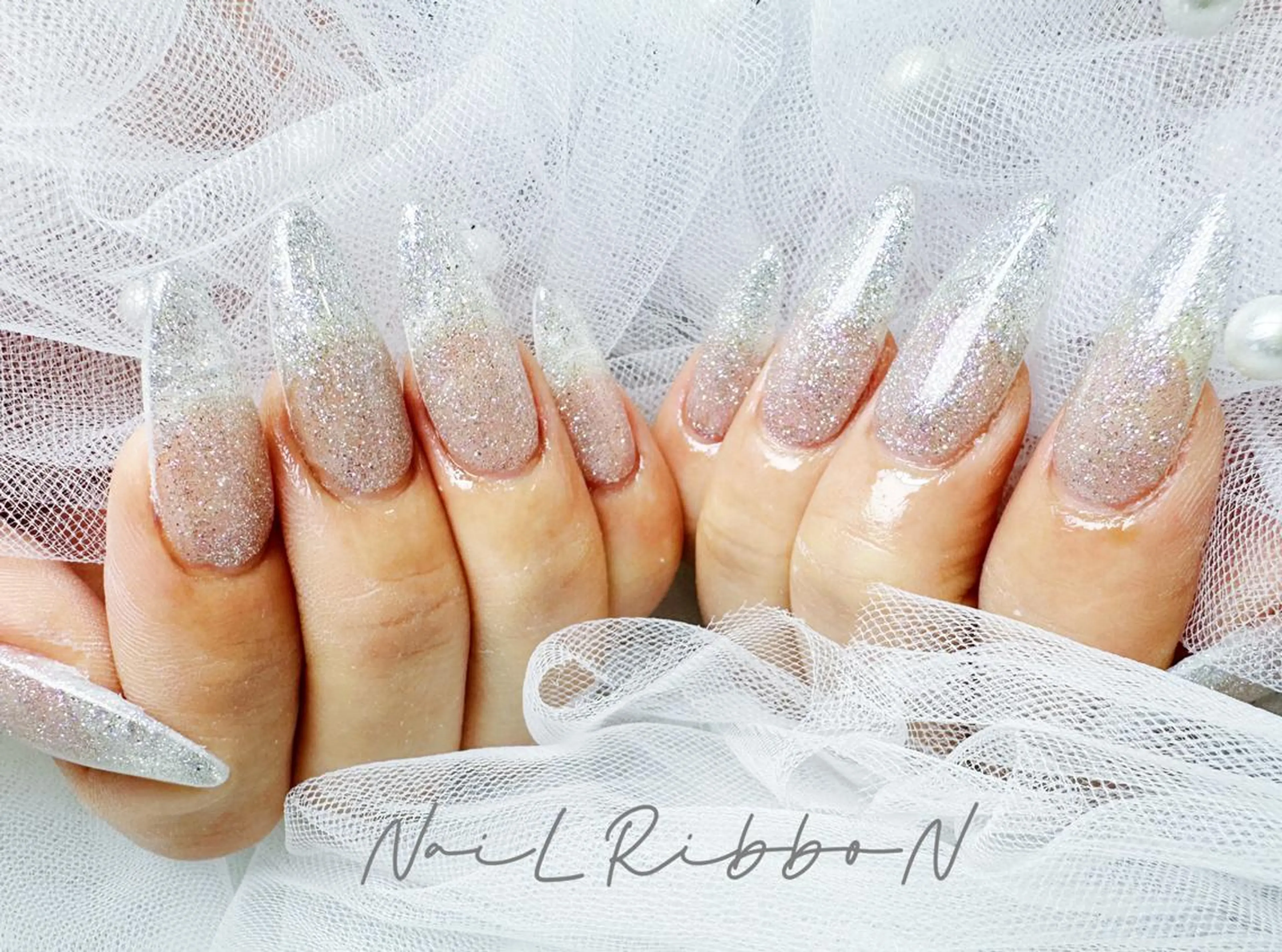 ネイル オーロラネイル 長さ出し フレンチネイル ガーリー キラキラネイル ネイルリボン 本家のネイルデザイン