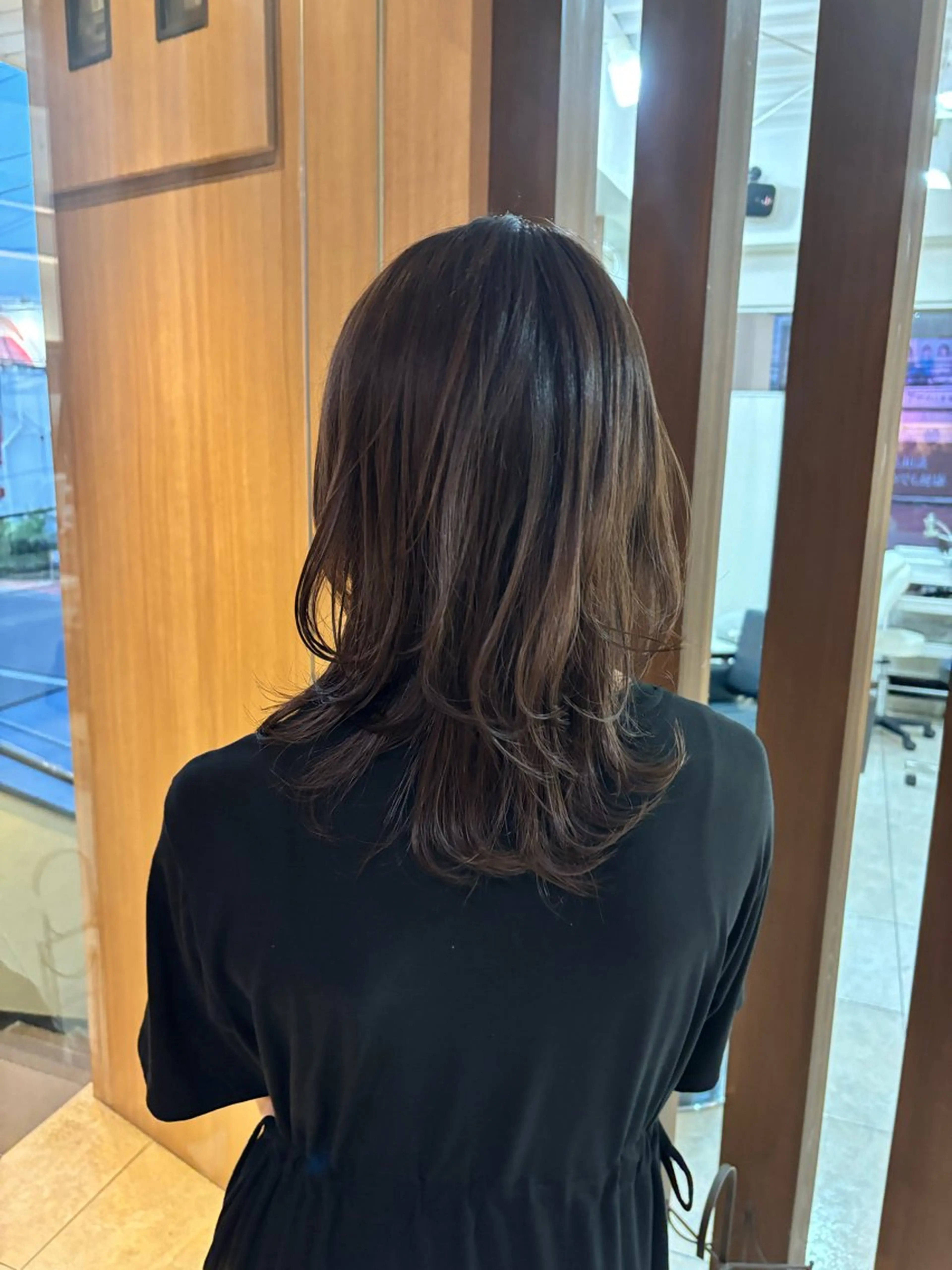 ミディアム ウルフカット カット ヘアカラー デザインカラー/ オダセイナのヘアスタイル