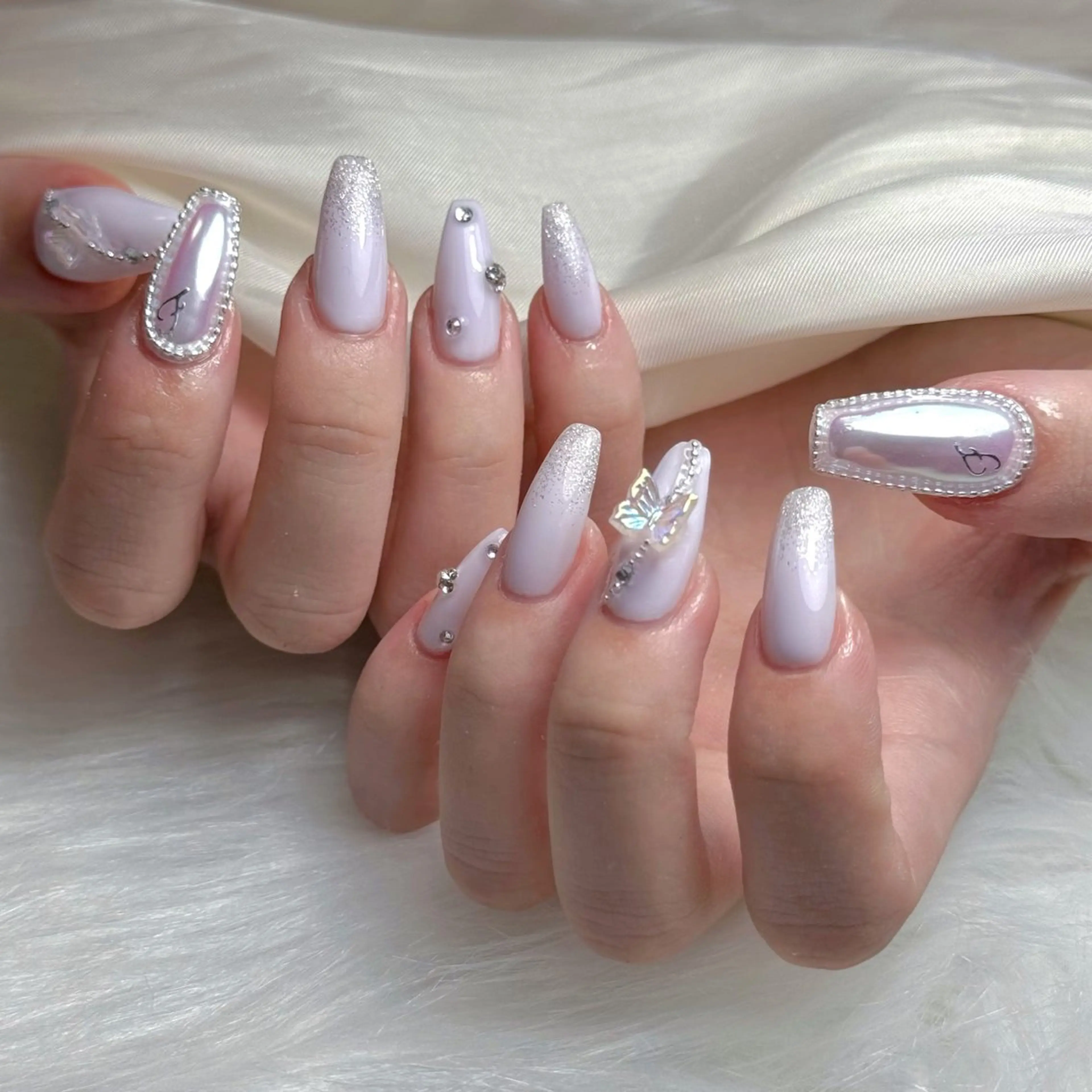 ネイル キラキラネイル 韓国ネイル ワンホンネイル nailsalon ChuColaのネイルデザイン