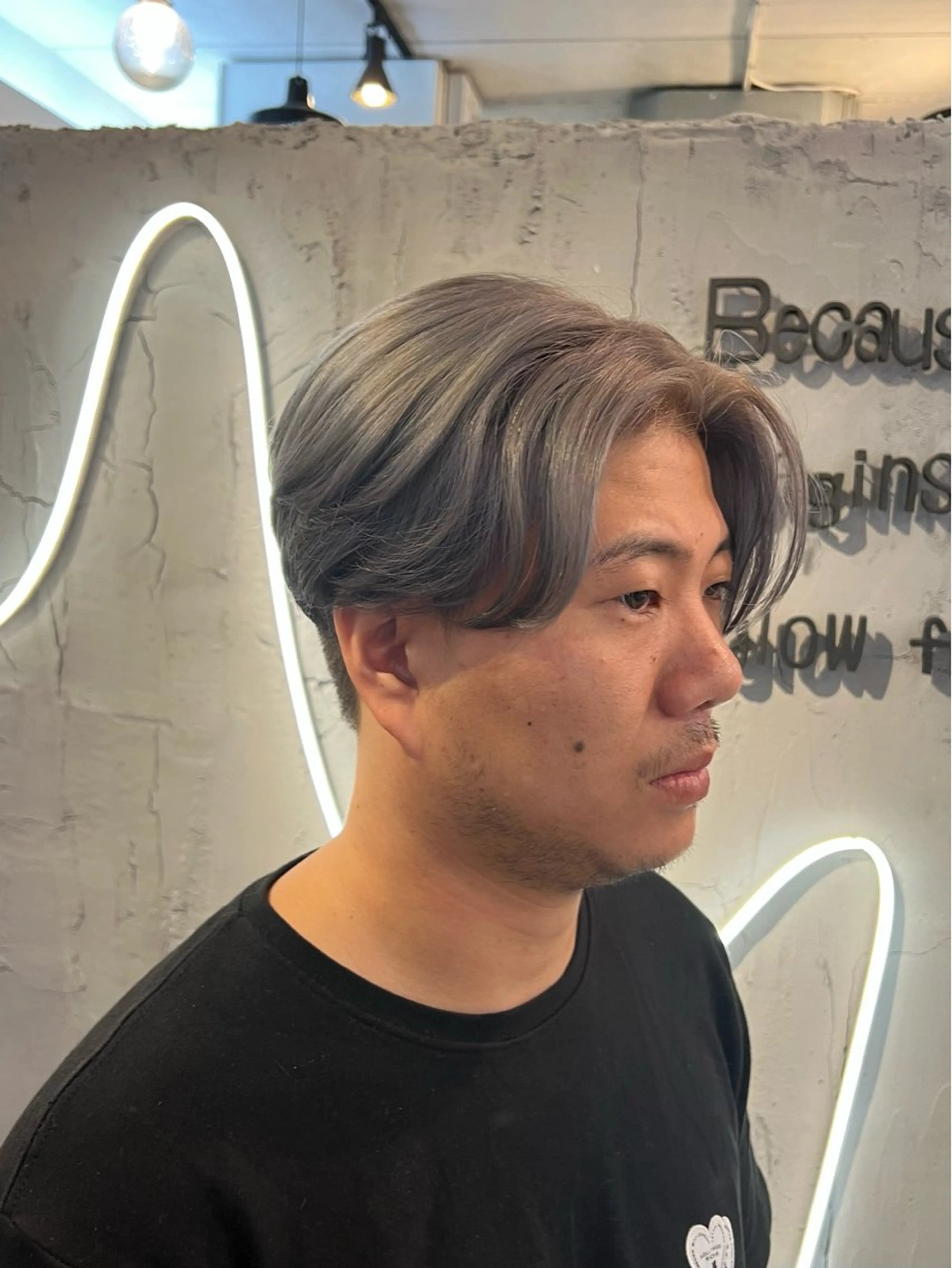 カラー メンズ ビジネス センターパート 刈り上げ アッシュ 透明感カラー カット ヘアカラー トリートメント いぐちしょうた🫧 VISAGEbaskのヘアスタイル