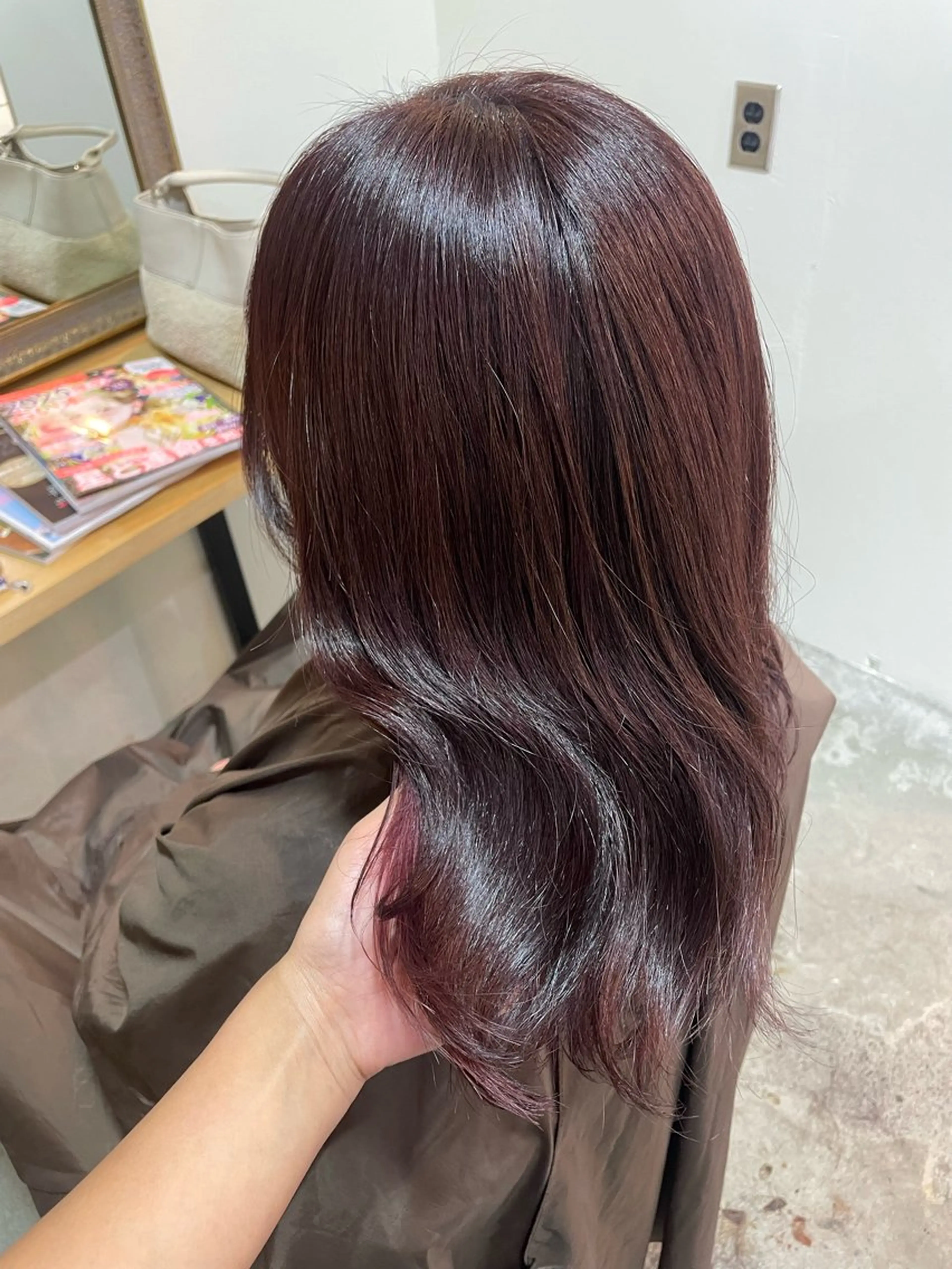 ミディアム カラー イヤリングカラー ラベンダーカラー ラベンダーピンク ピンクカラー 艶カラー｜透明感 カラー｜レイヤーのヘアスタイル